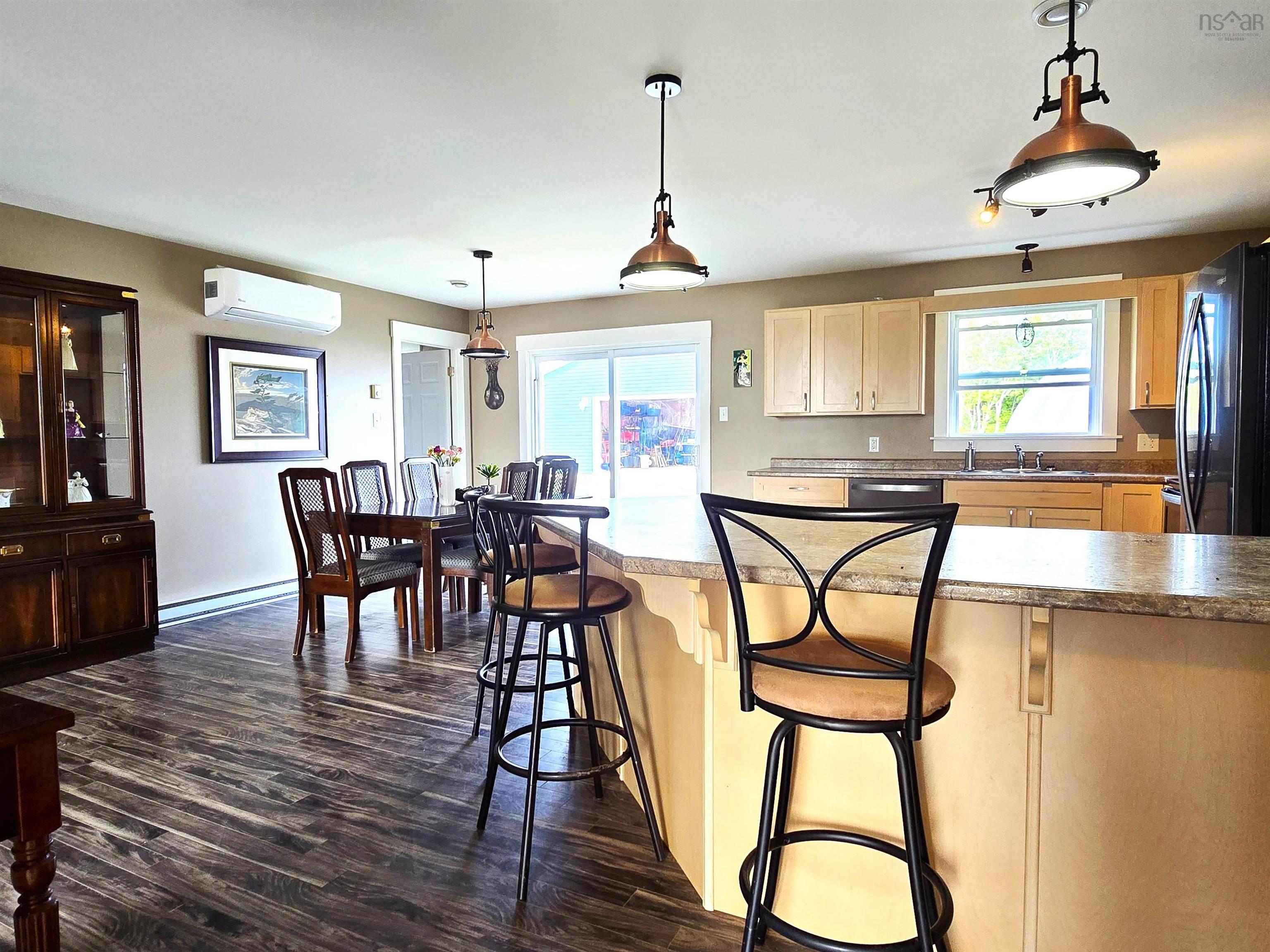 $595,000.00: 281 Heselton Drive, Ostrea Lake