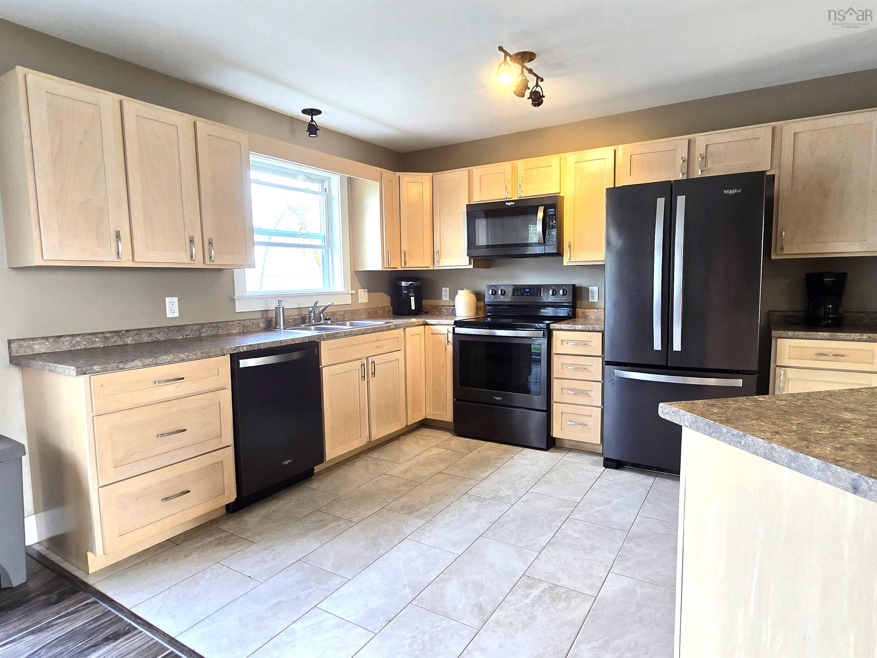 $595,000.00: 281 Heselton Drive, Ostrea Lake