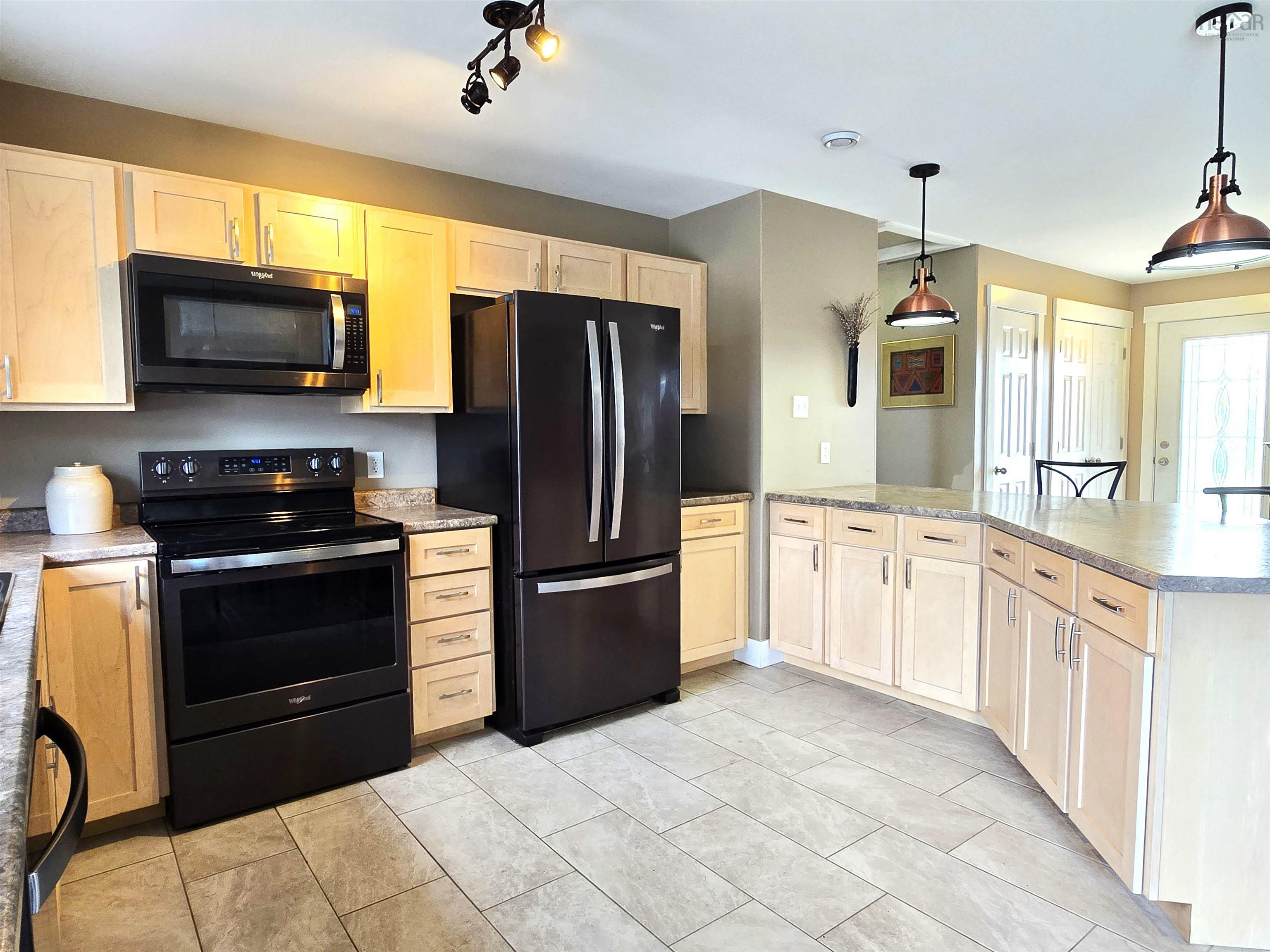 $595,000.00: 281 Heselton Drive, Ostrea Lake