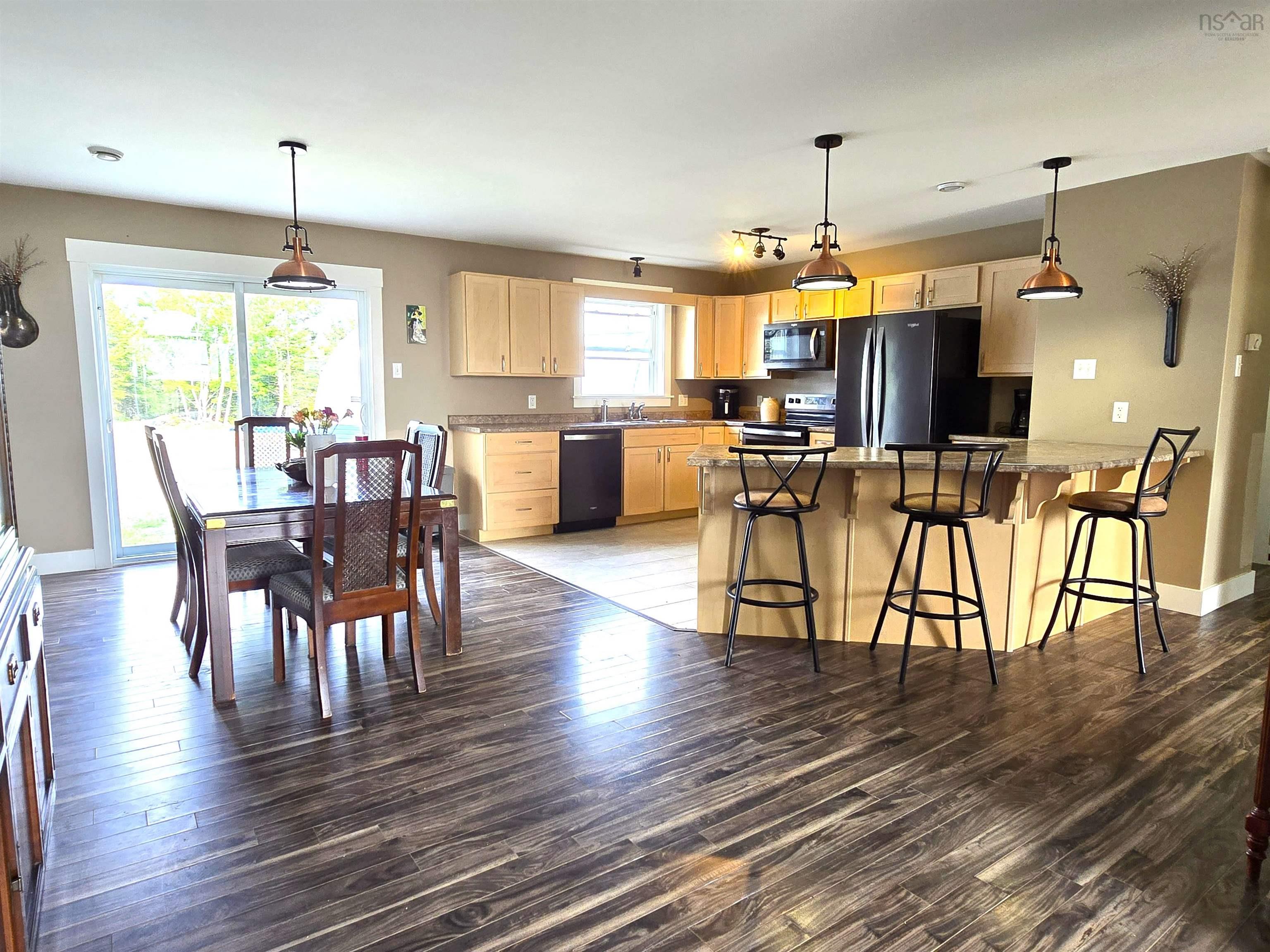 $595,000.00: 281 Heselton Drive, Ostrea Lake