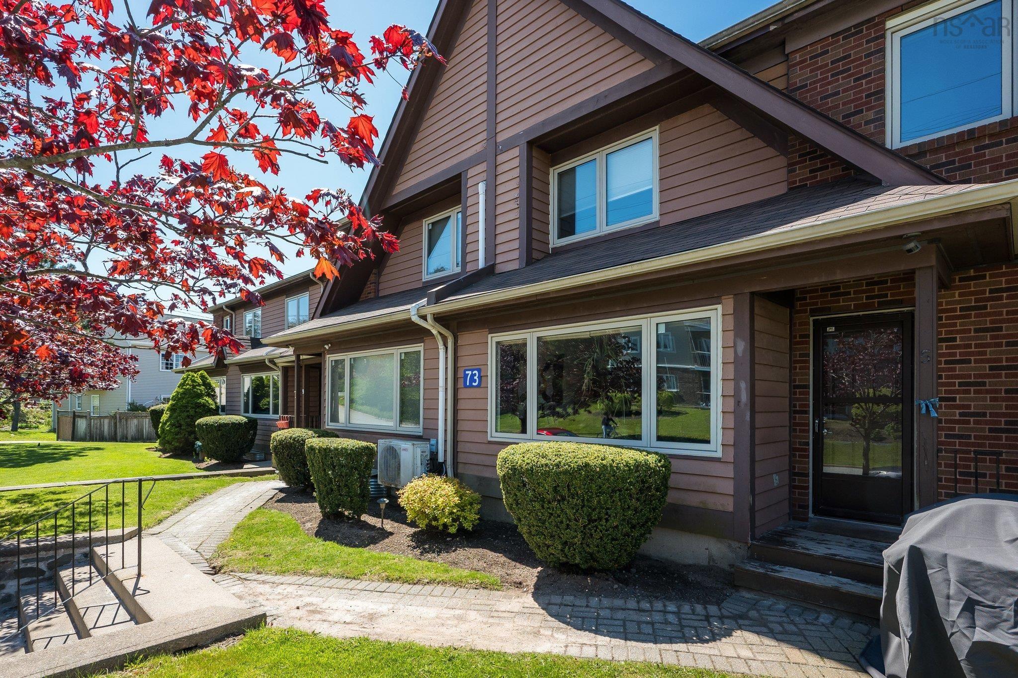 $350,000.00: 5 73 Collins Grove, Dartmouth