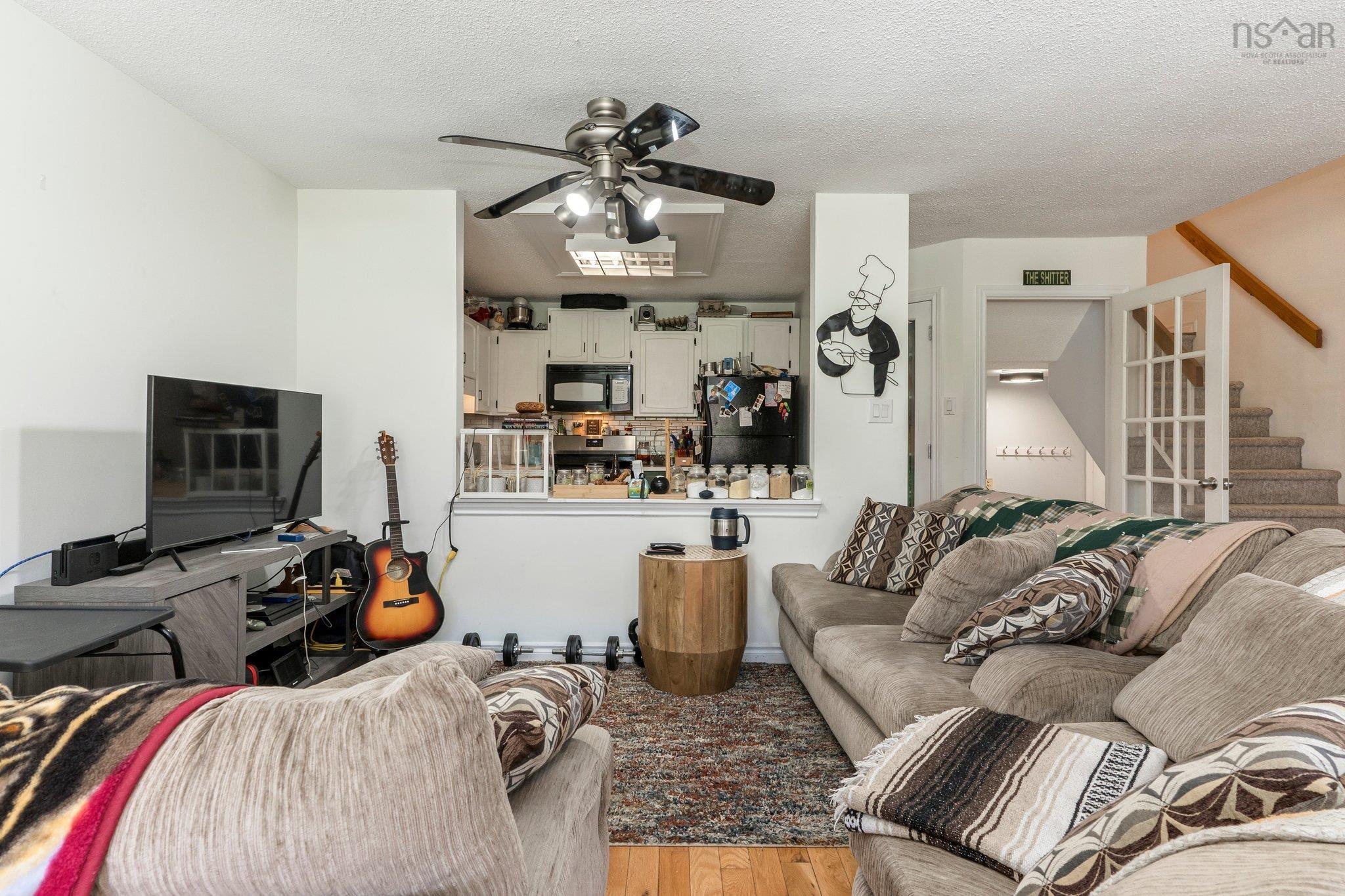 $350,000.00: 5 73 Collins Grove, Dartmouth