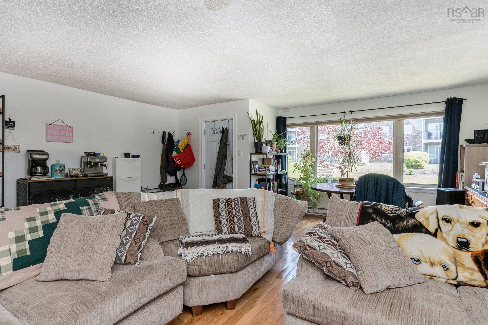 $350,000.00: 5 73 Collins Grove, Dartmouth