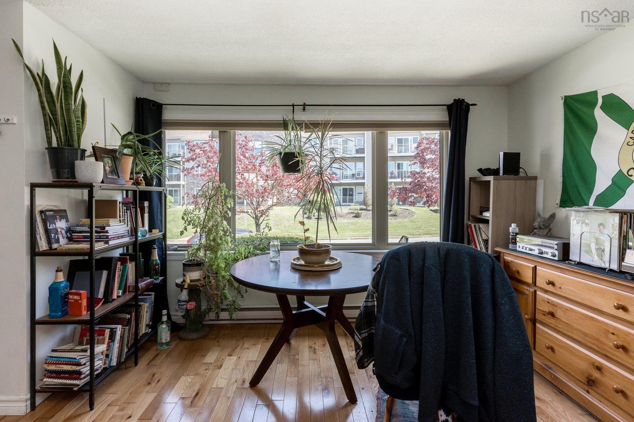 $350,000.00: 5 73 Collins Grove, Dartmouth