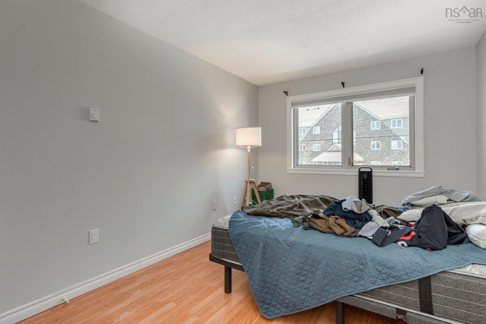 $350,000.00: 5 73 Collins Grove, Dartmouth