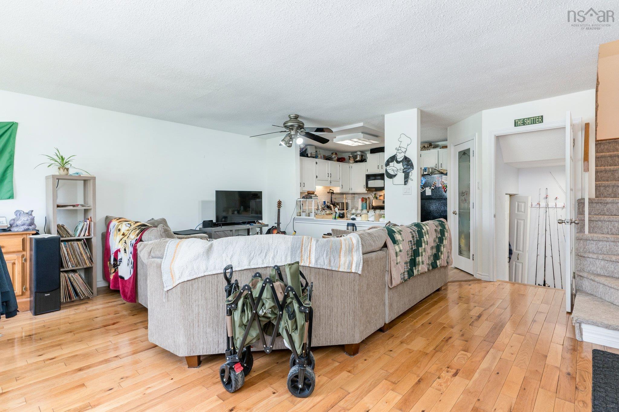 $350,000.00: 5 73 Collins Grove, Dartmouth