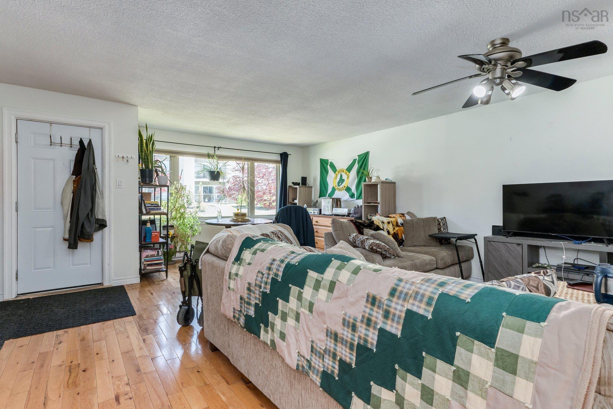$350,000.00: 5 73 Collins Grove, Dartmouth