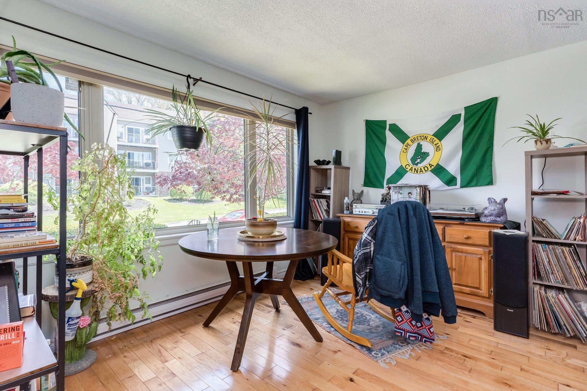 $350,000.00: 5 73 Collins Grove, Dartmouth