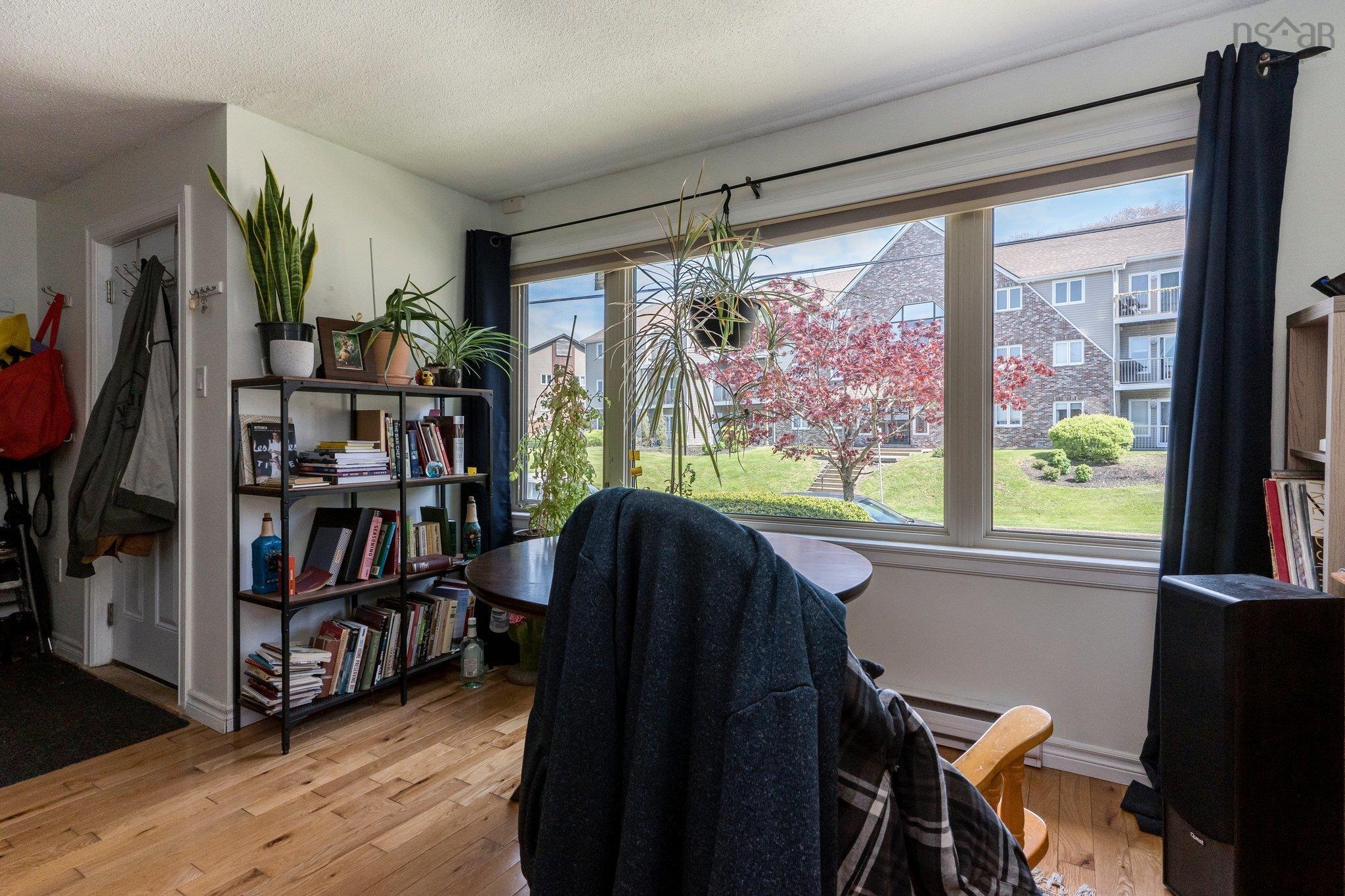 $350,000.00: 5 73 Collins Grove, Dartmouth