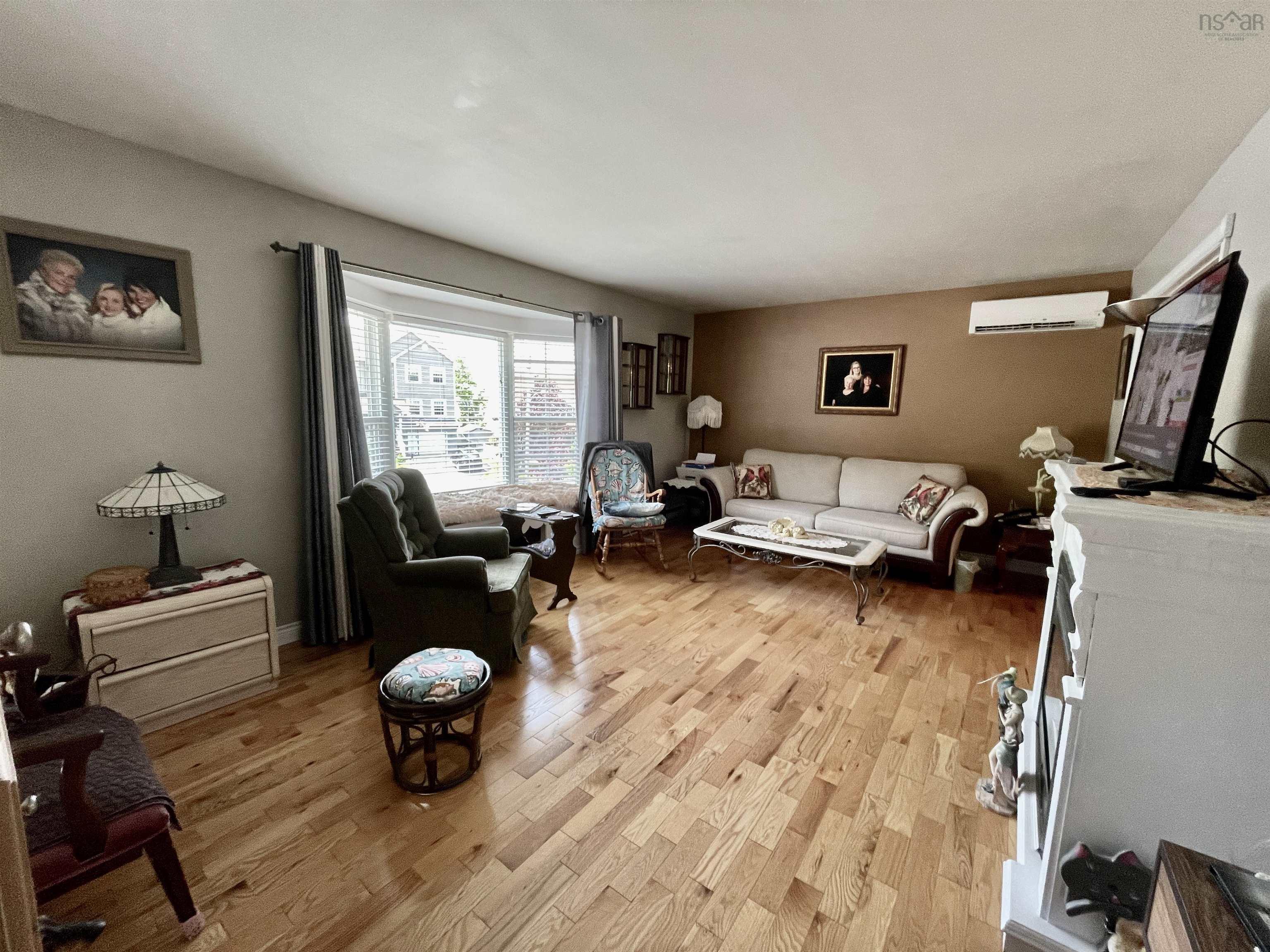 $699,900.00: 61 PORTLAND ESTATES BLVD WEST, Dartmouth