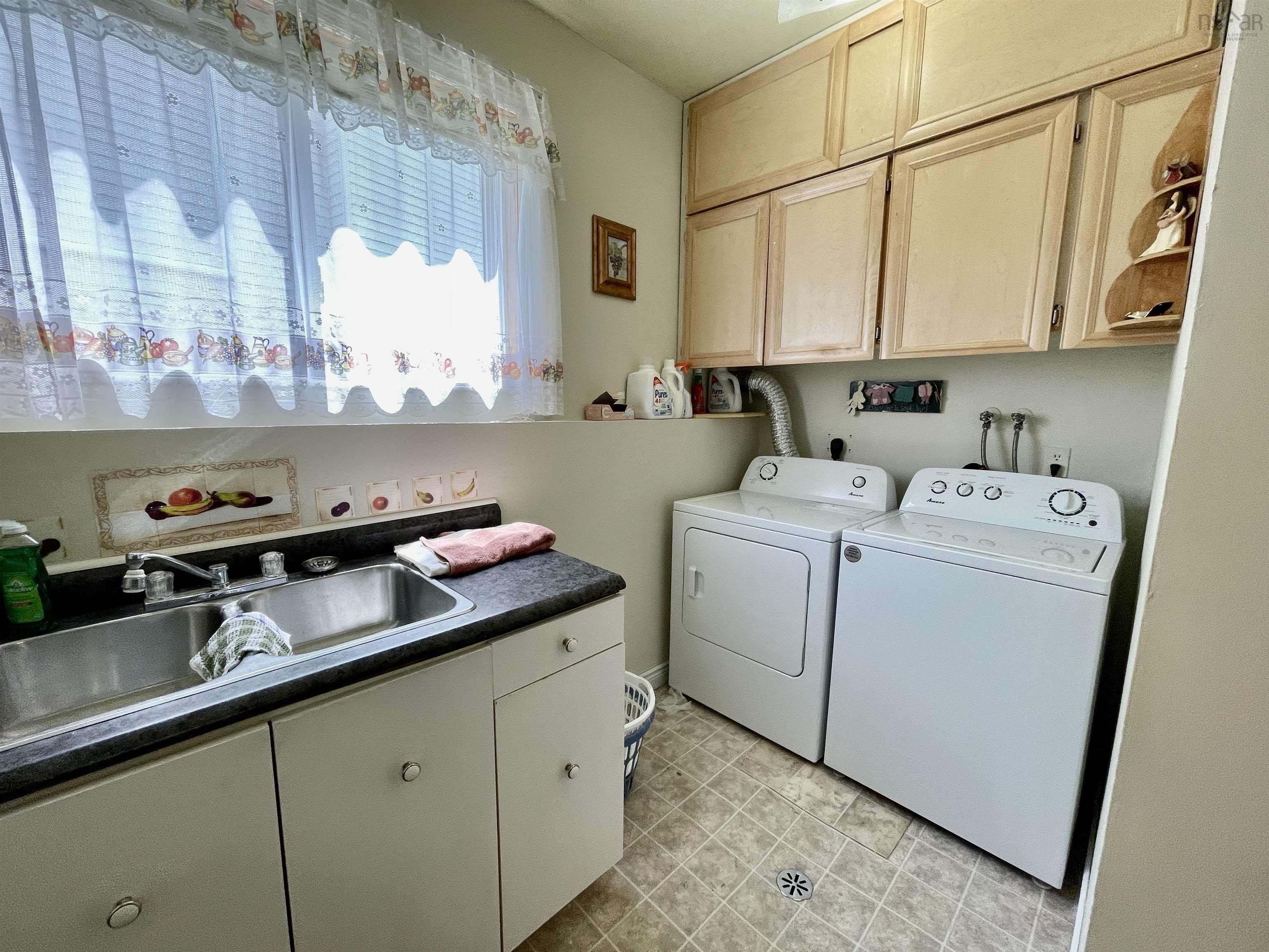 $699,900.00: 61 PORTLAND ESTATES BLVD WEST, Dartmouth