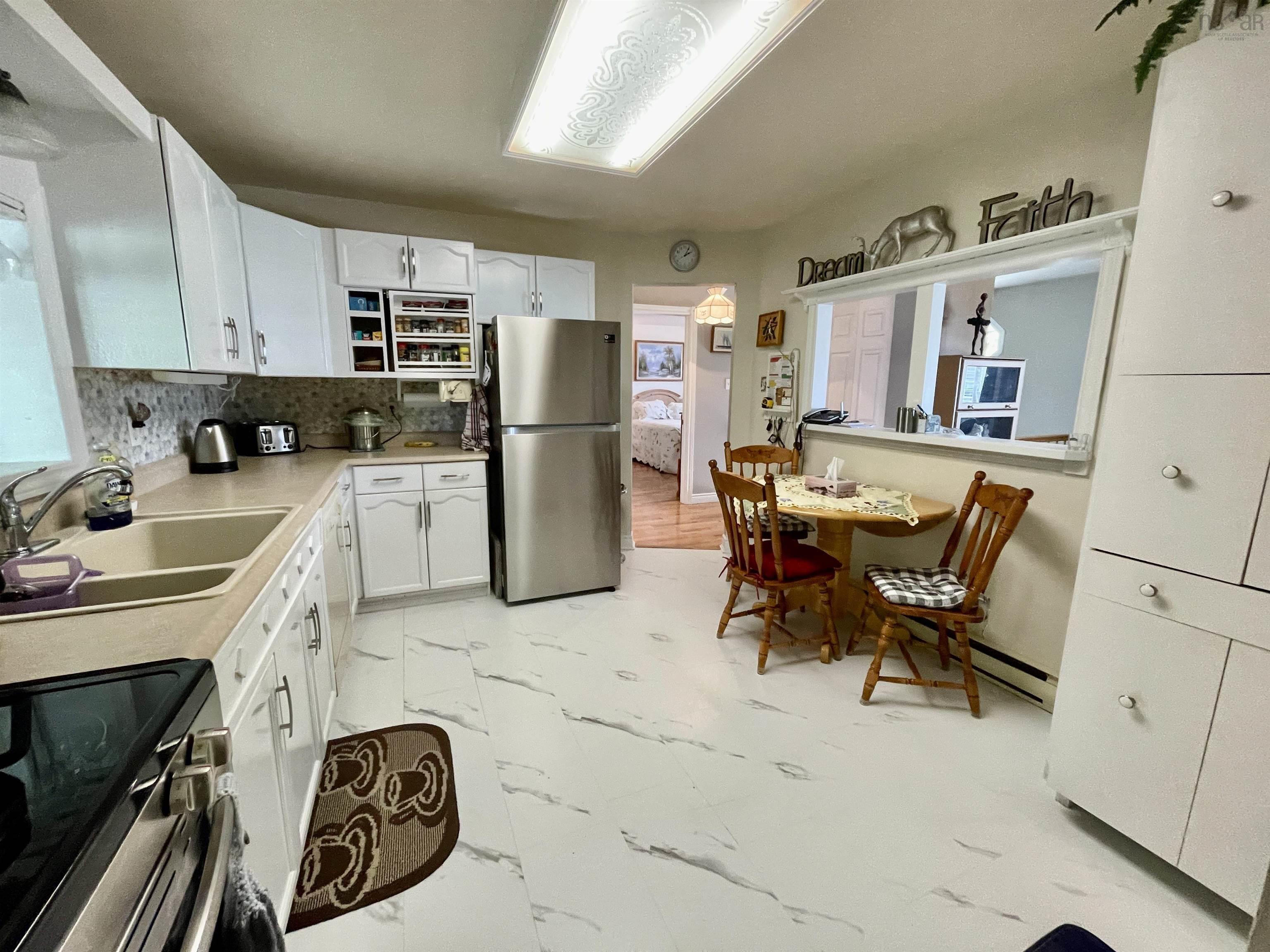 $699,900.00: 61 PORTLAND ESTATES BLVD WEST, Dartmouth