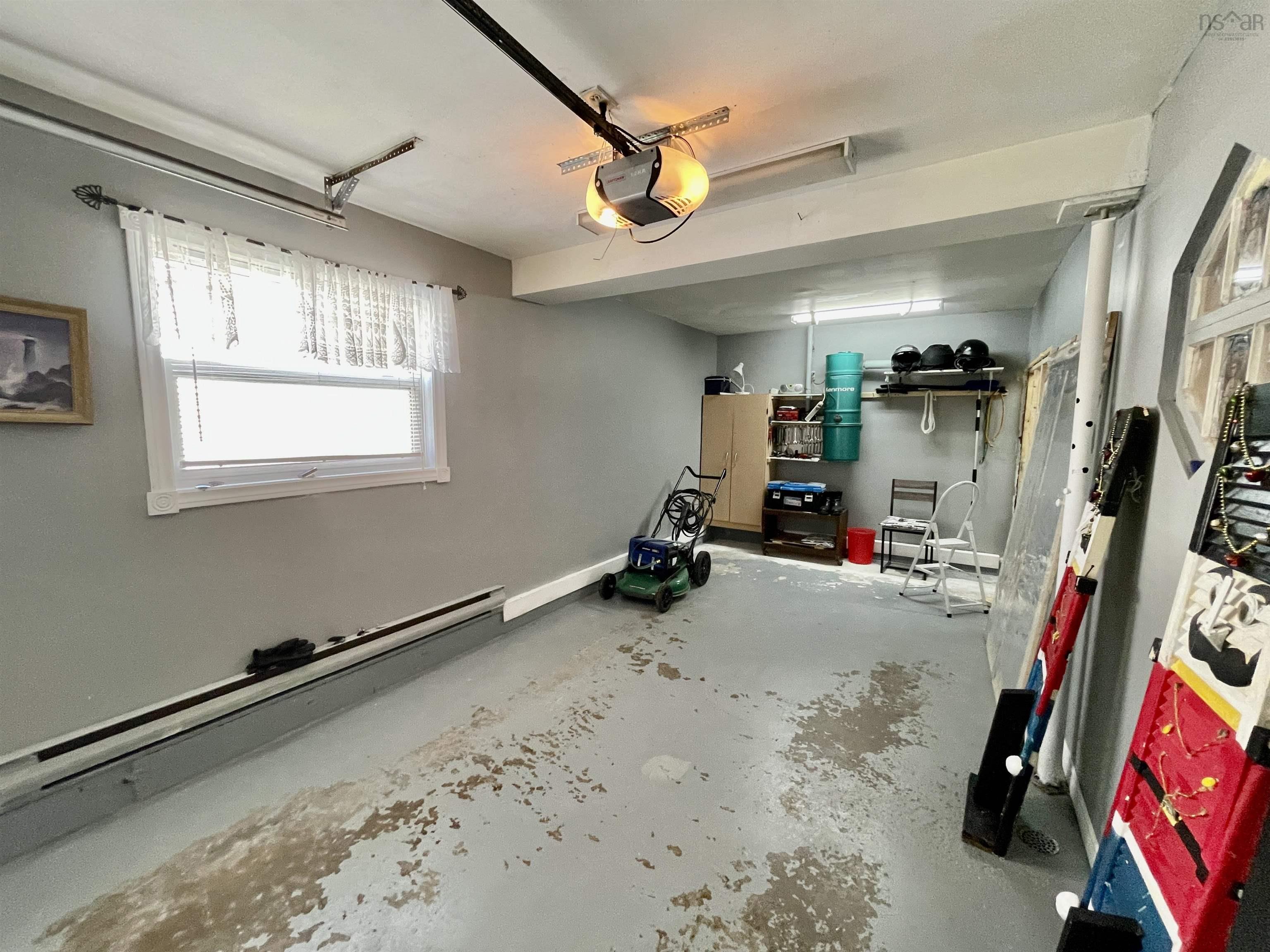 $699,900.00: 61 PORTLAND ESTATES BLVD WEST, Dartmouth