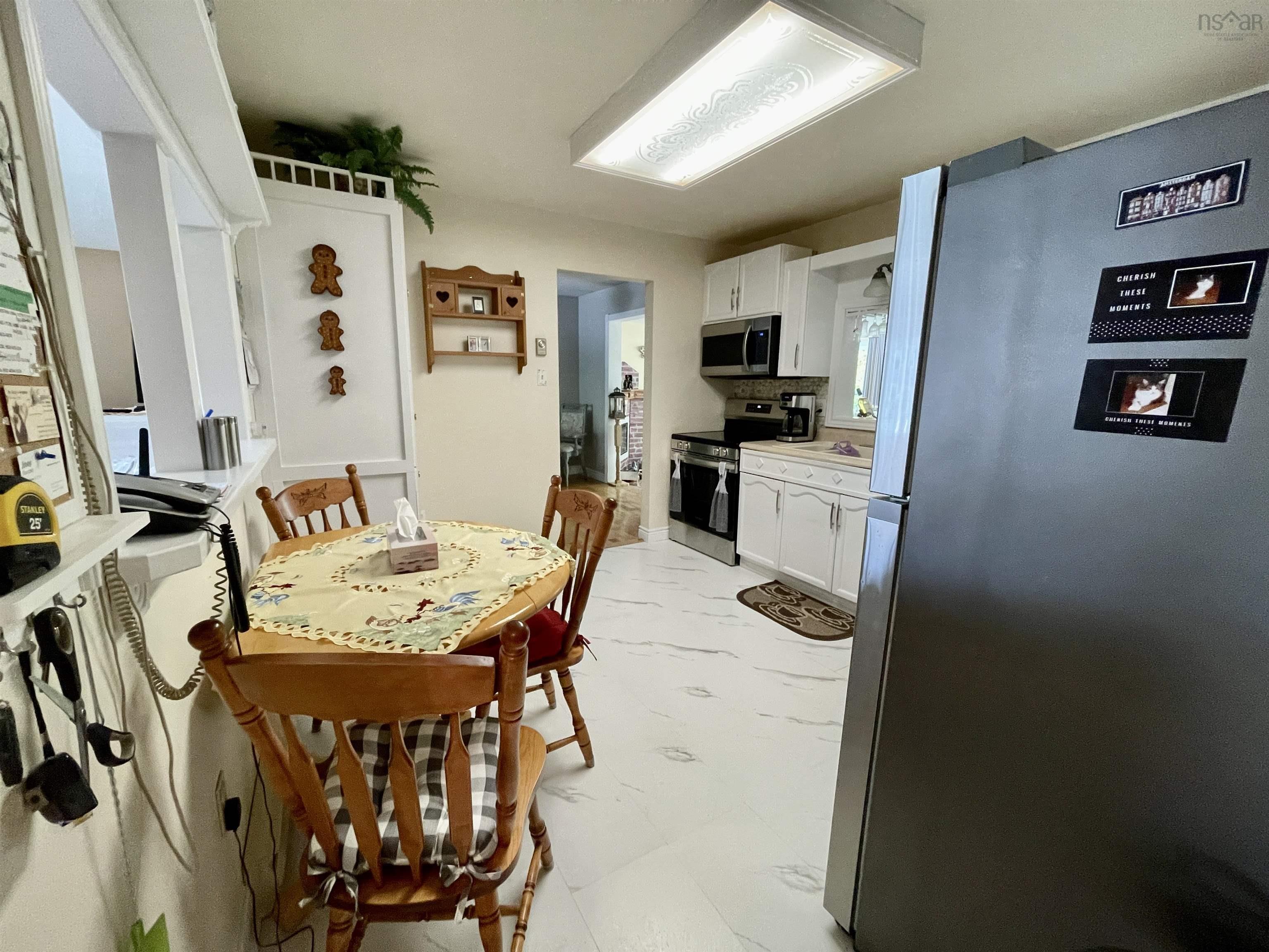 $699,900.00: 61 PORTLAND ESTATES BLVD WEST, Dartmouth