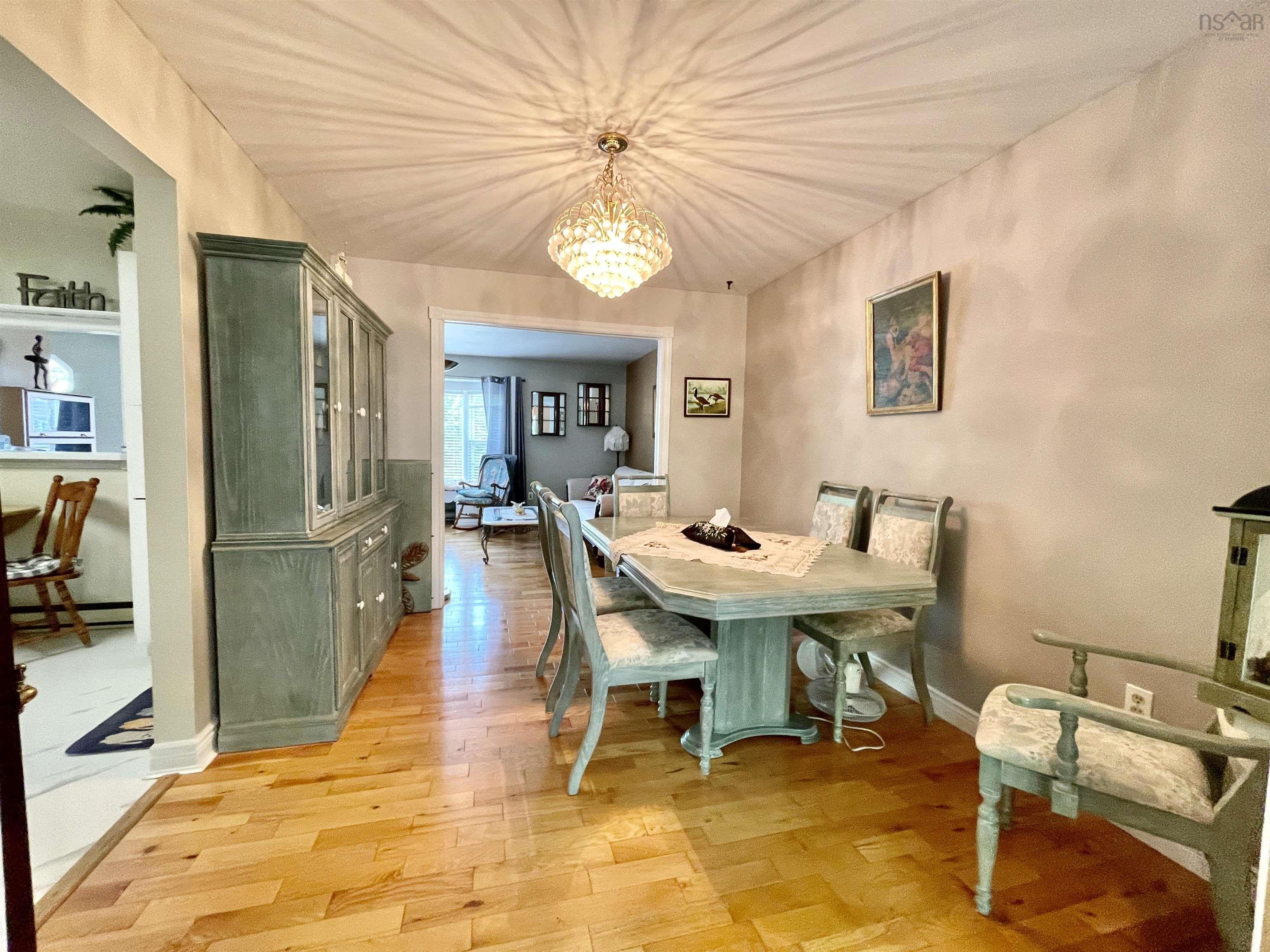 $699,900.00: 61 PORTLAND ESTATES BLVD WEST, Dartmouth