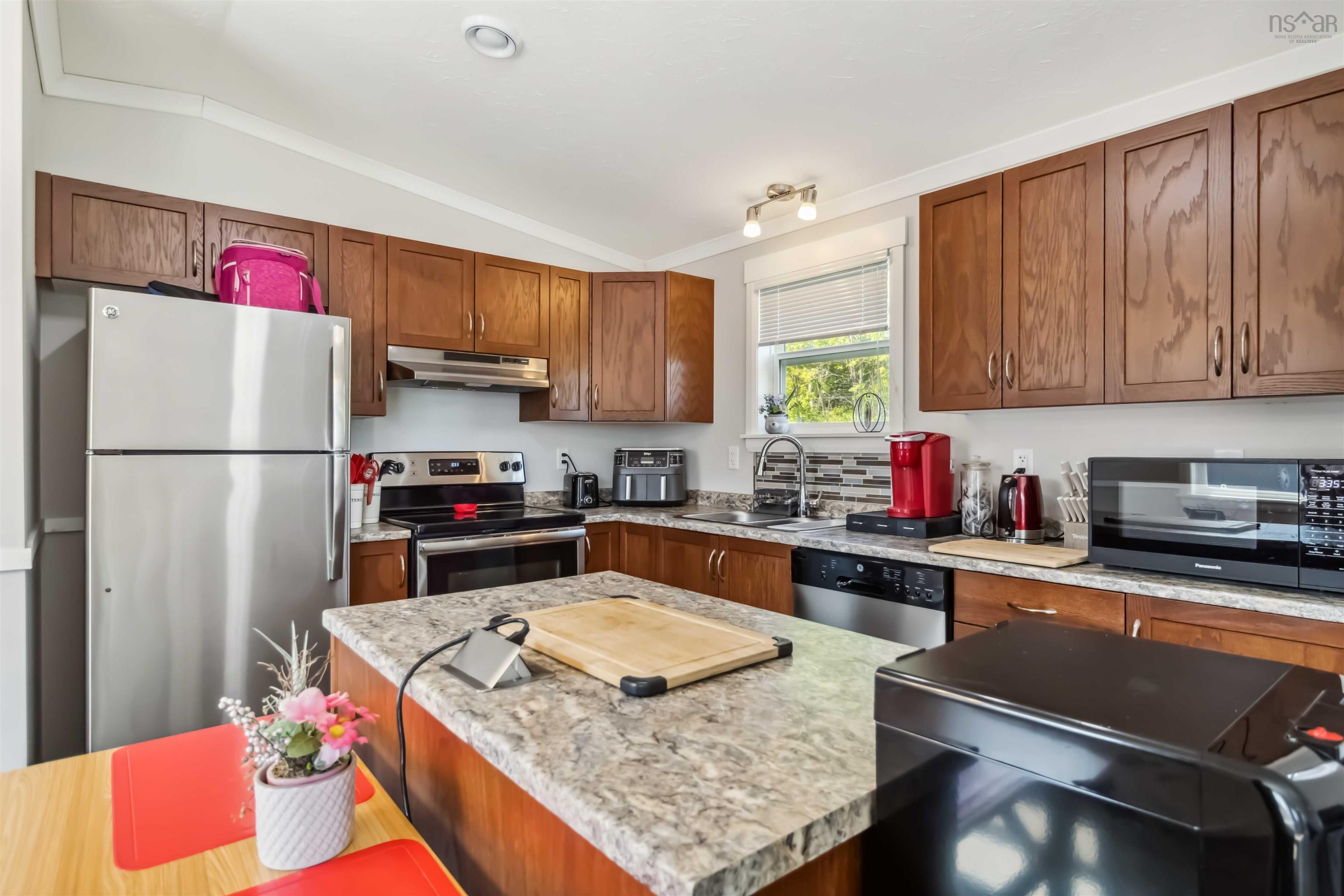 $299,000.00: 31 Breeze Circle, Simms Settlement