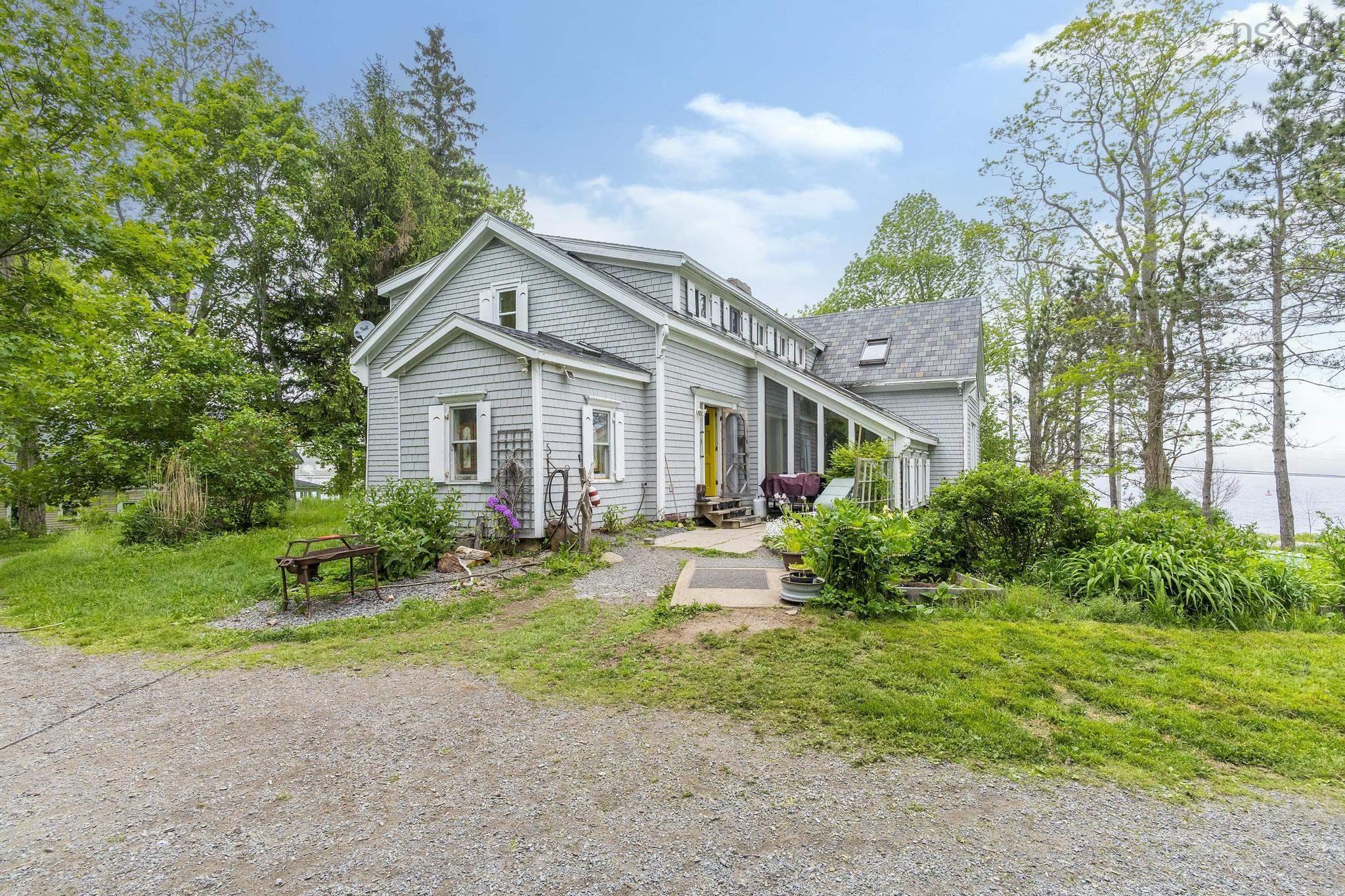 $559,900.00: 836 Main Street, Mahone Bay