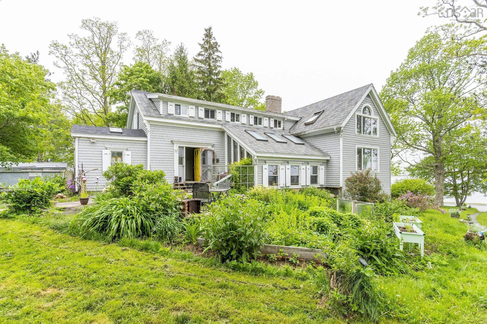 $559,900.00: 836 Main Street, Mahone Bay
