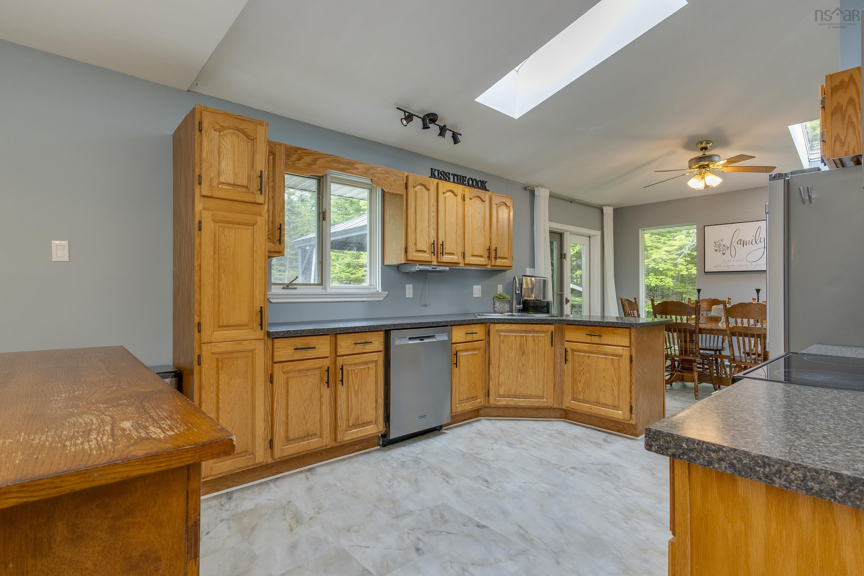 $549,900.00: 185 Bayview Drive, Whites Lake