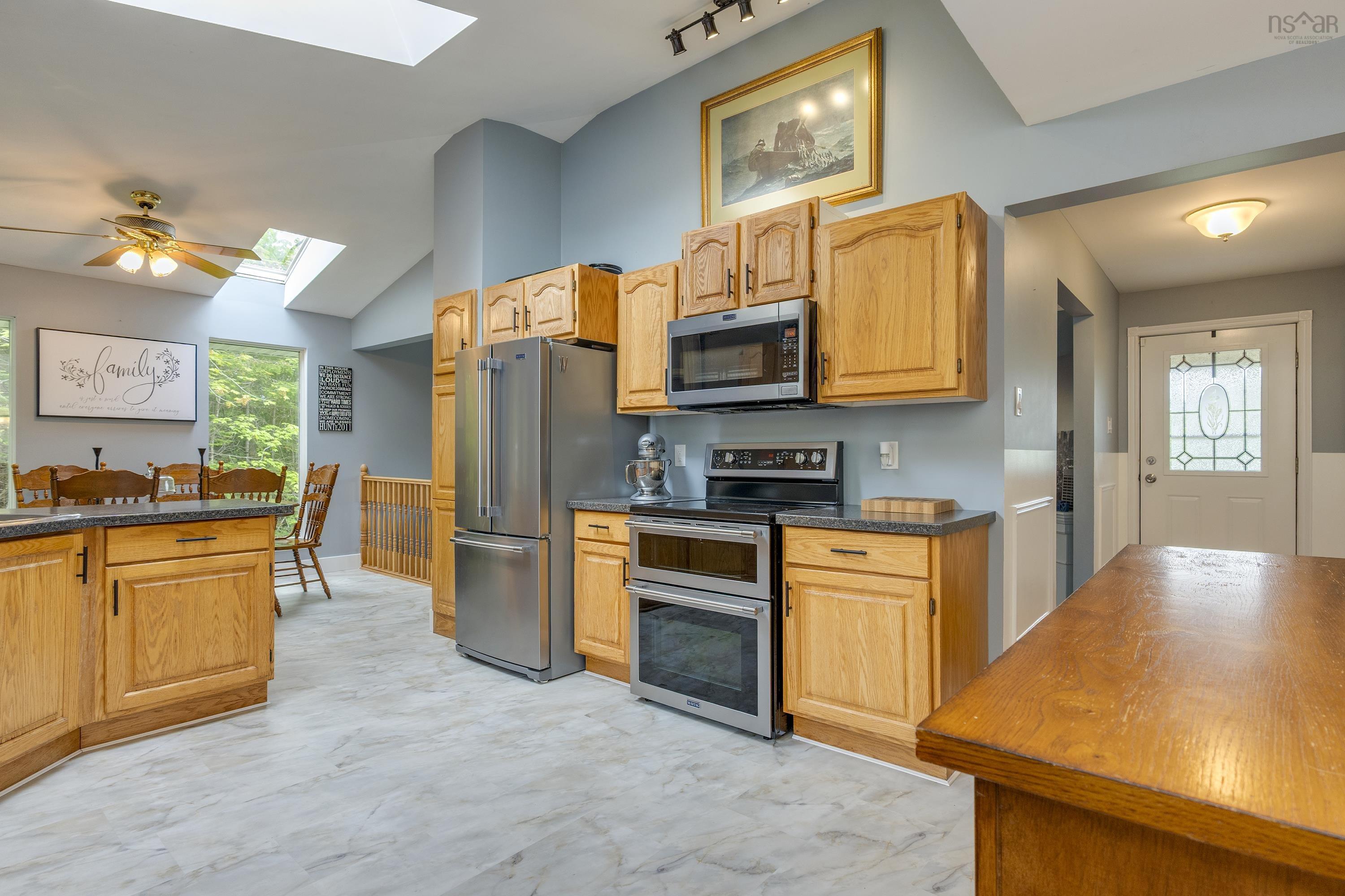 $549,900.00: 185 Bayview Drive, Whites Lake