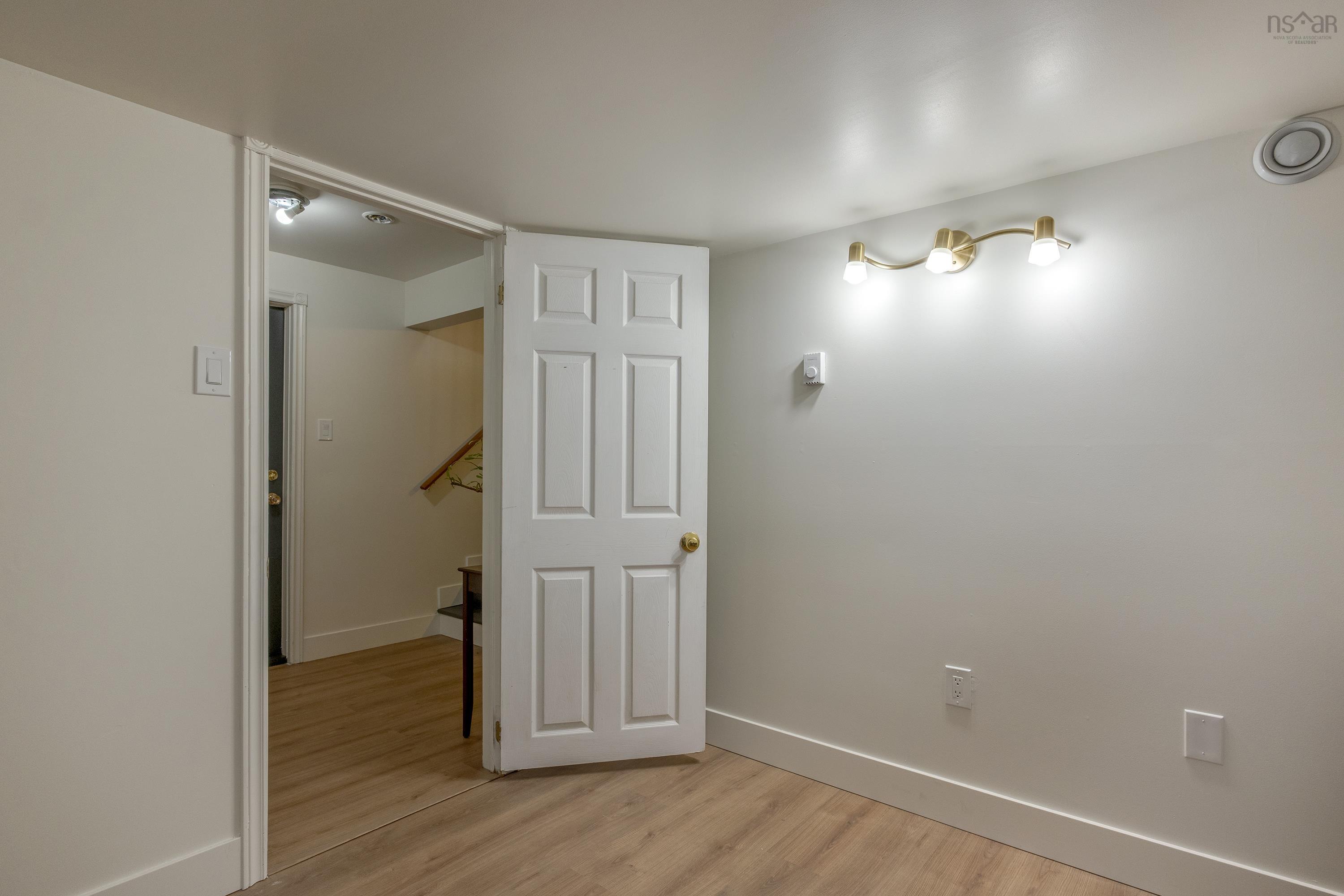 $549,900.00: 185 Bayview Drive, Whites Lake
