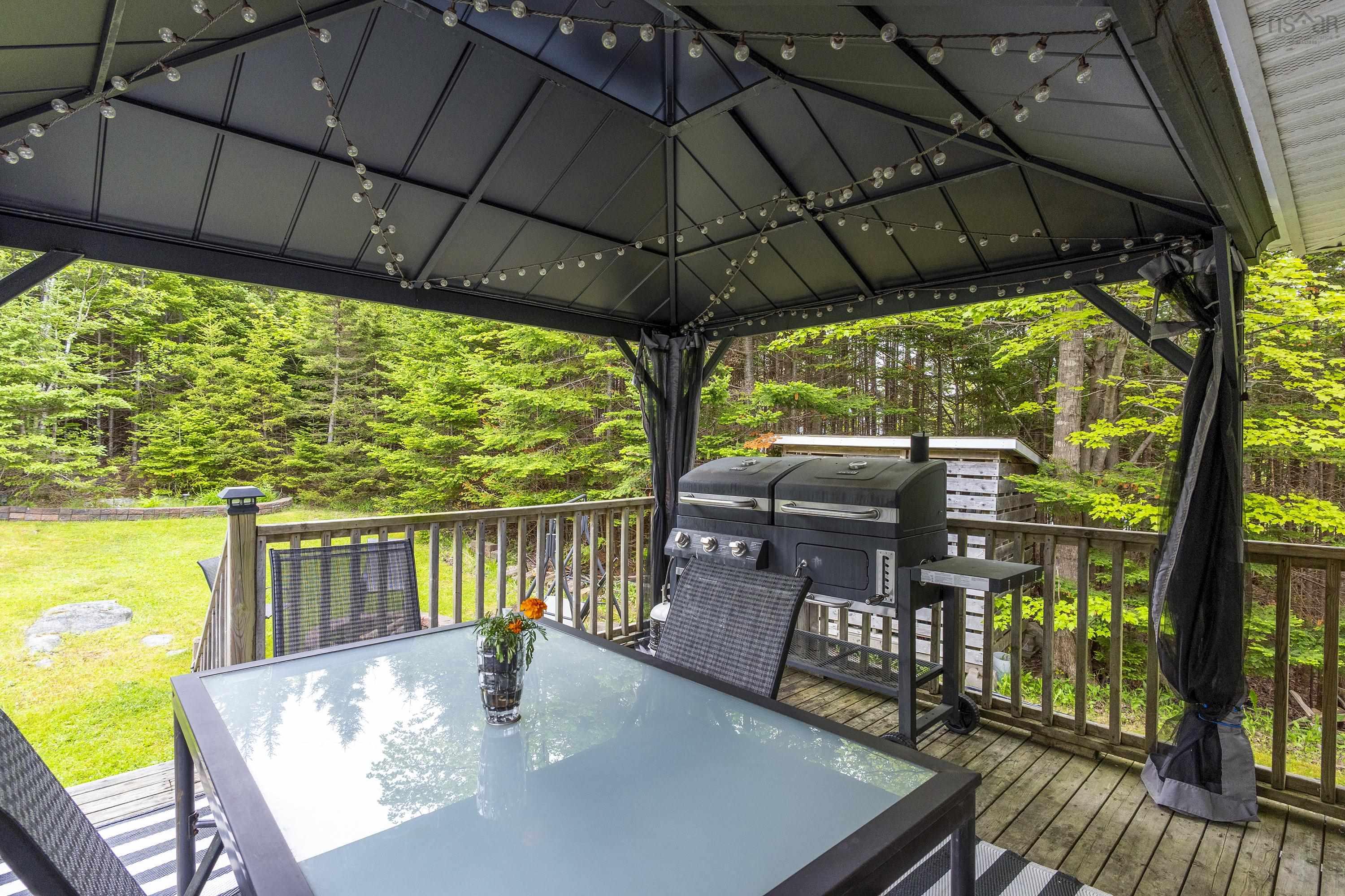$549,900.00: 185 Bayview Drive, Whites Lake