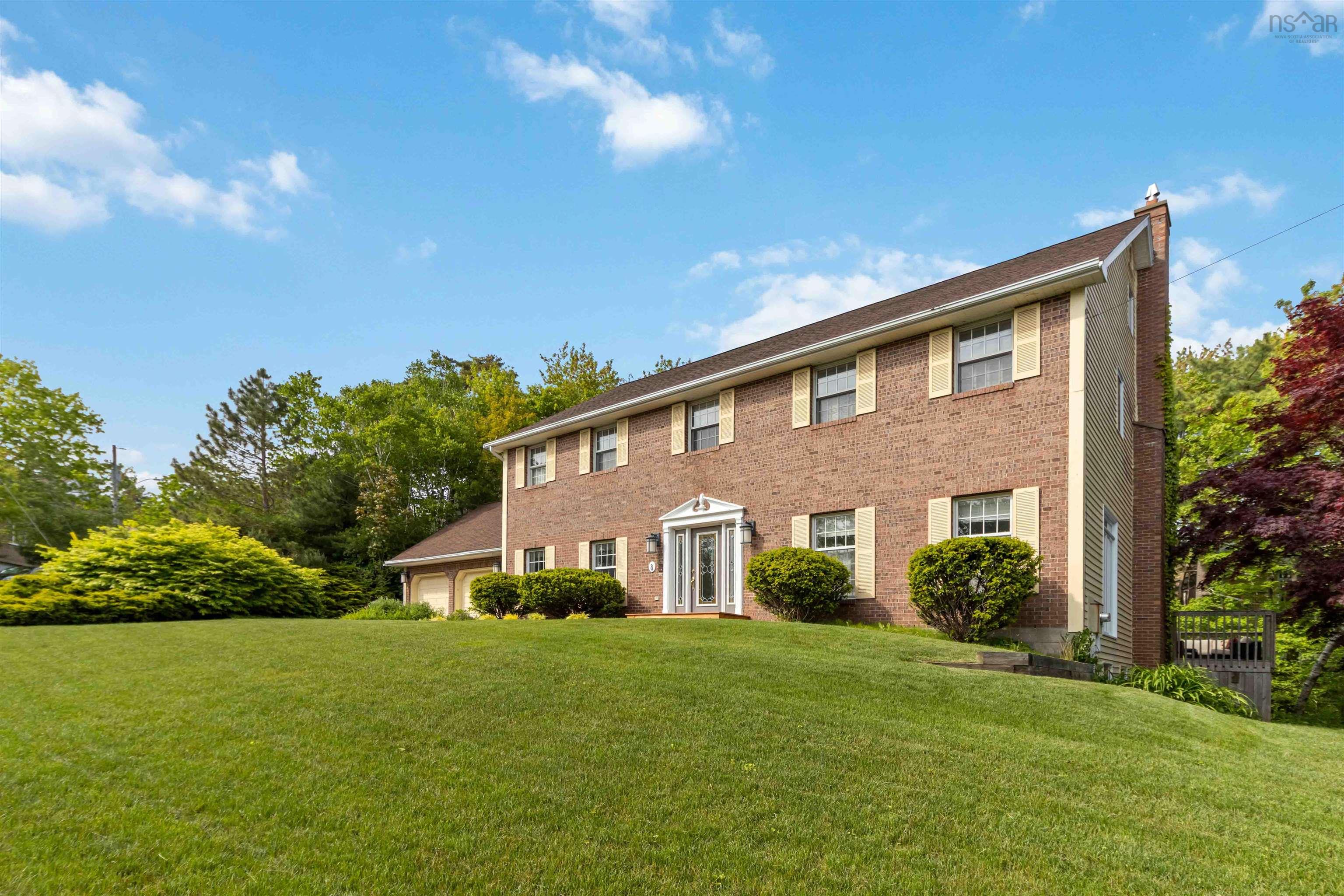 $925,000.00: 8 Litchfield Crescent, Halifax
