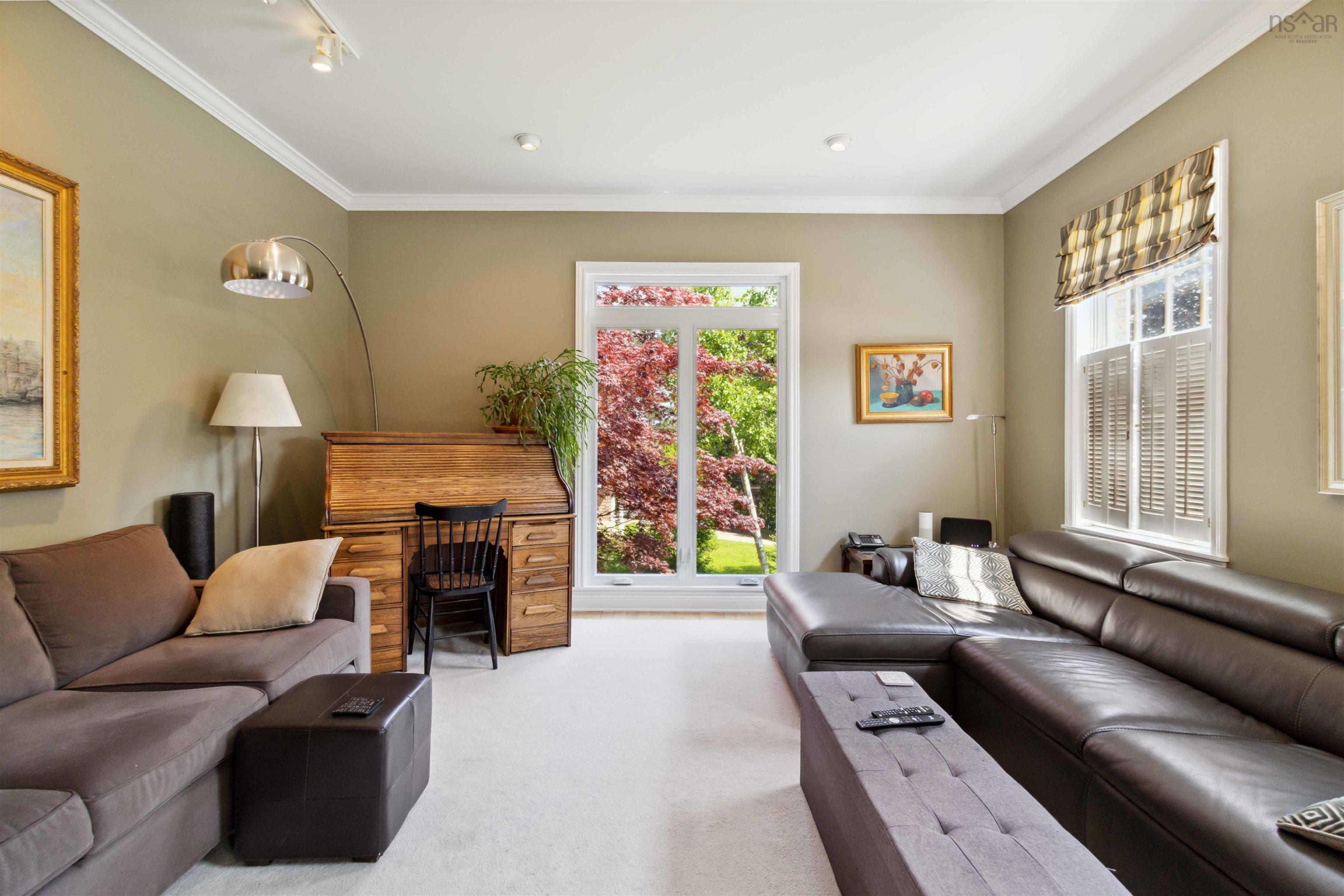 $925,000.00: 8 Litchfield Crescent, Halifax