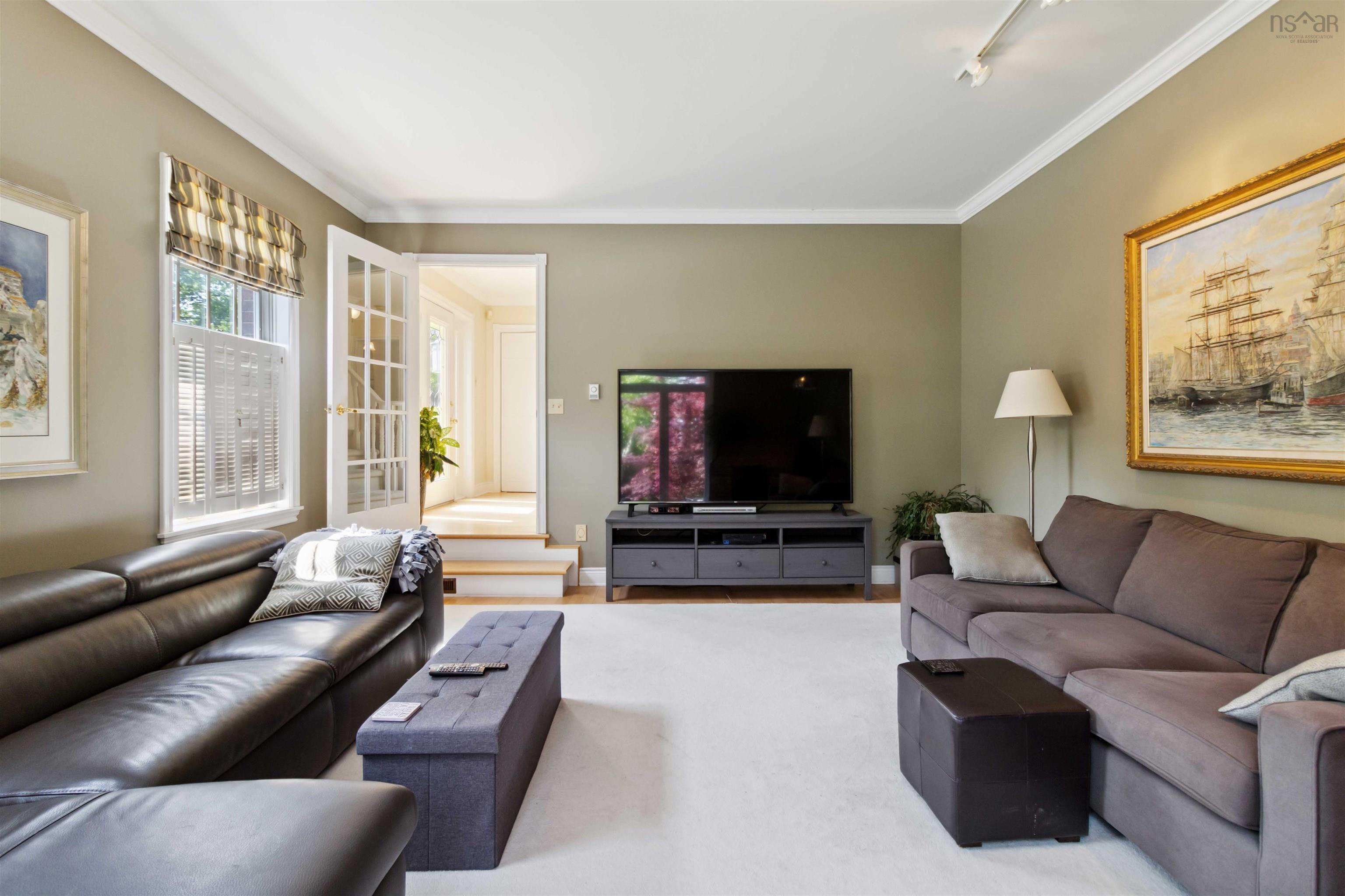 $925,000.00: 8 Litchfield Crescent, Halifax