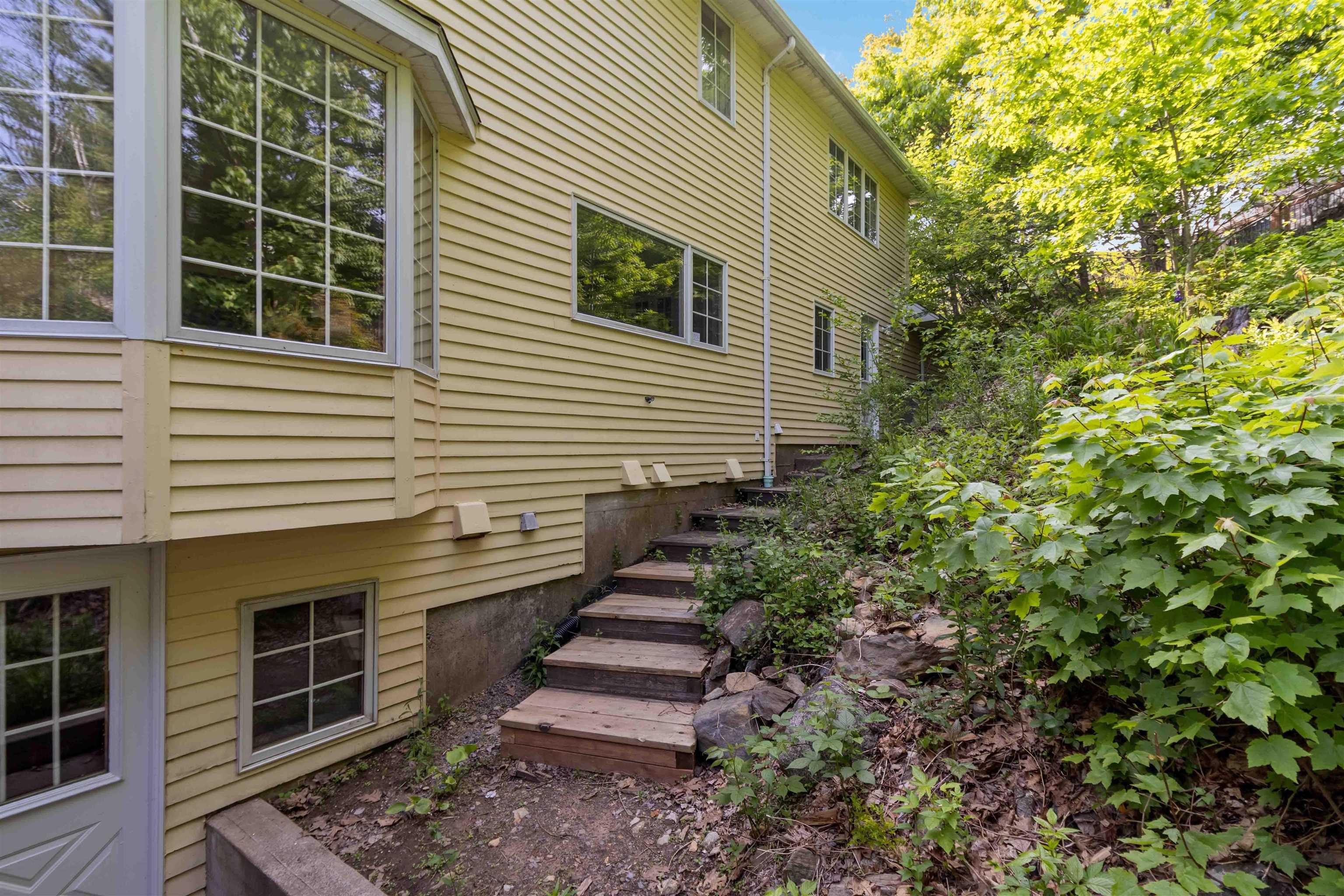 $925,000.00: 8 Litchfield Crescent, Halifax
