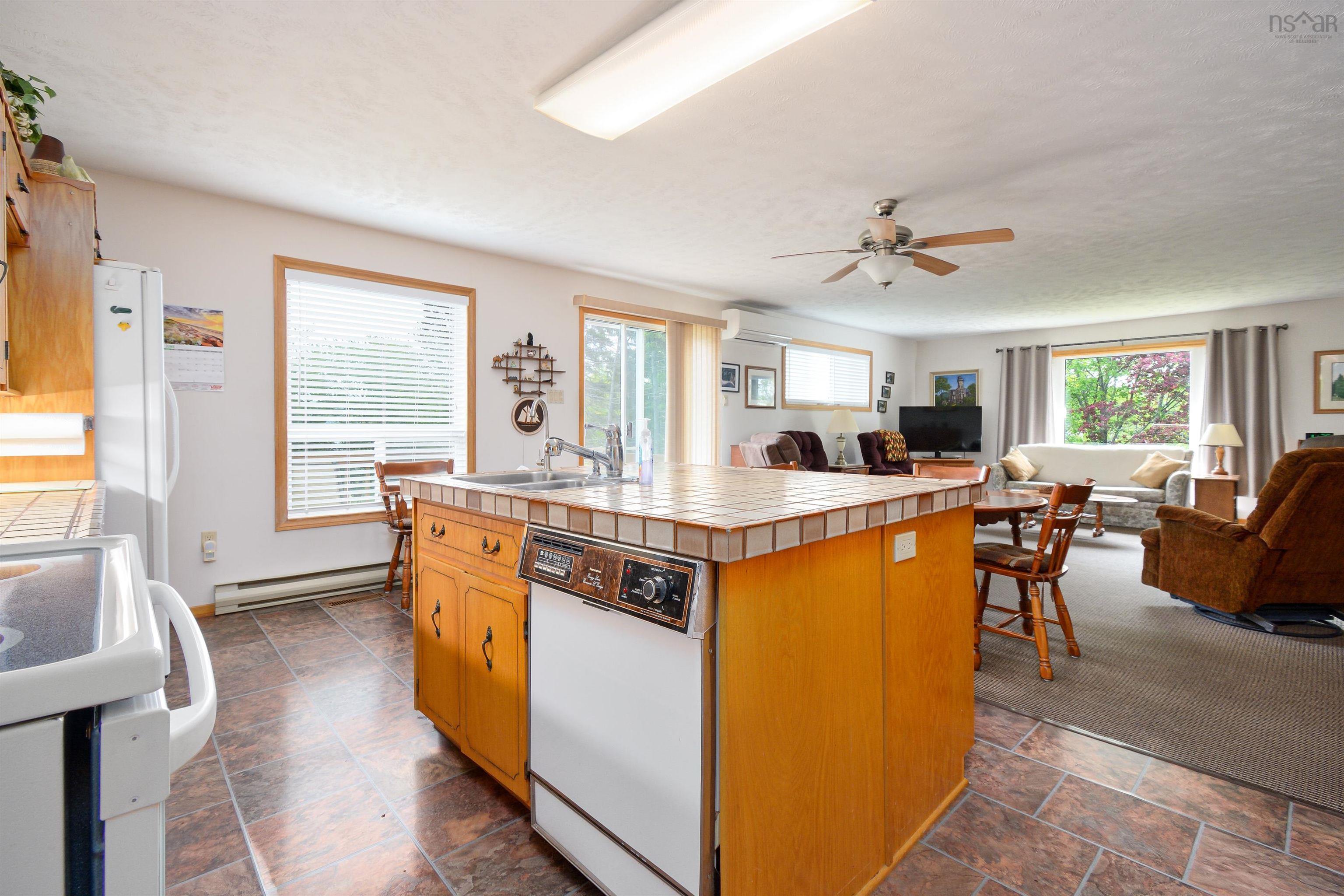 $589,900.00: 100 BARRINGTON LANE, North Side East Bay
