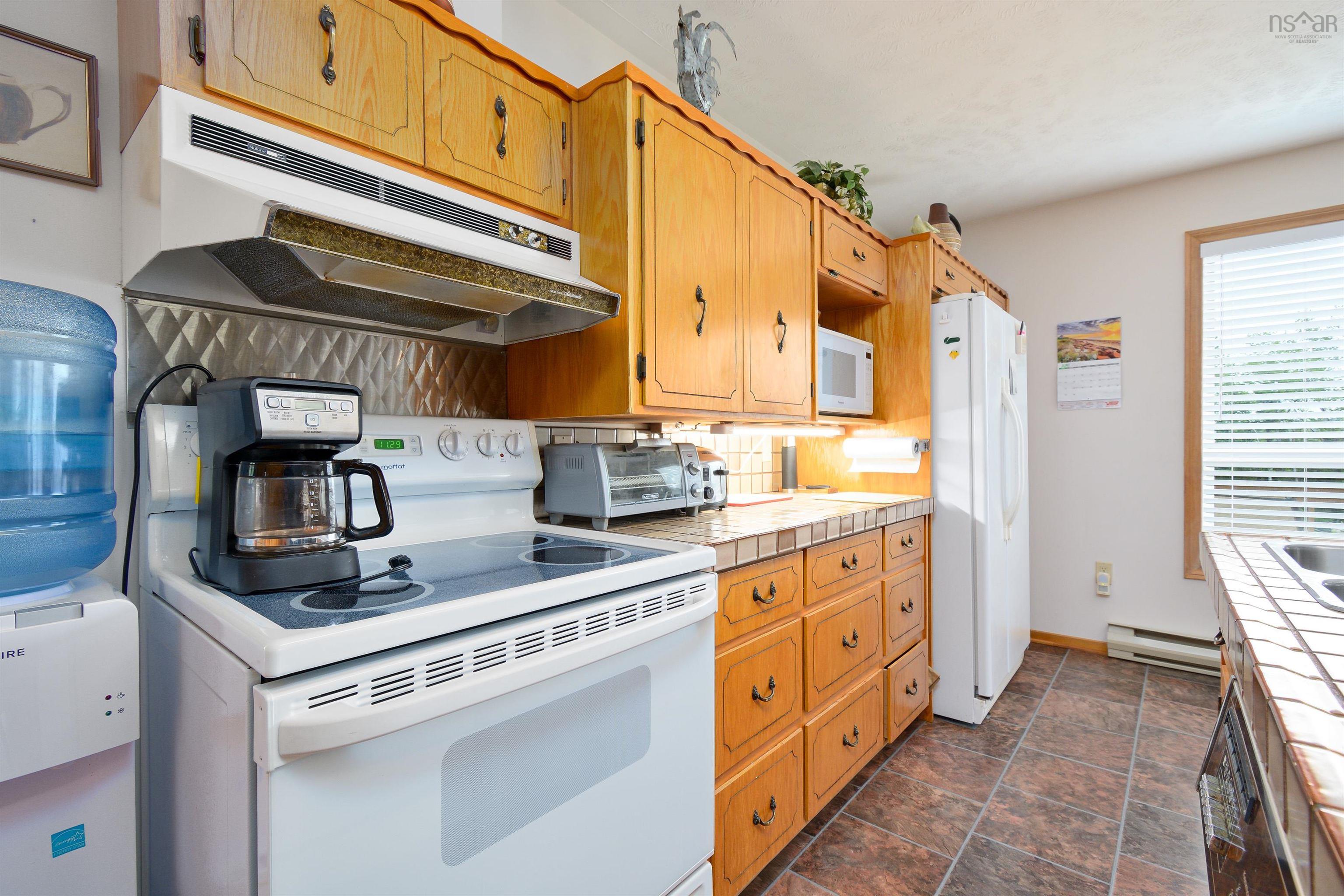 $589,900.00: 100 BARRINGTON LANE, North Side East Bay