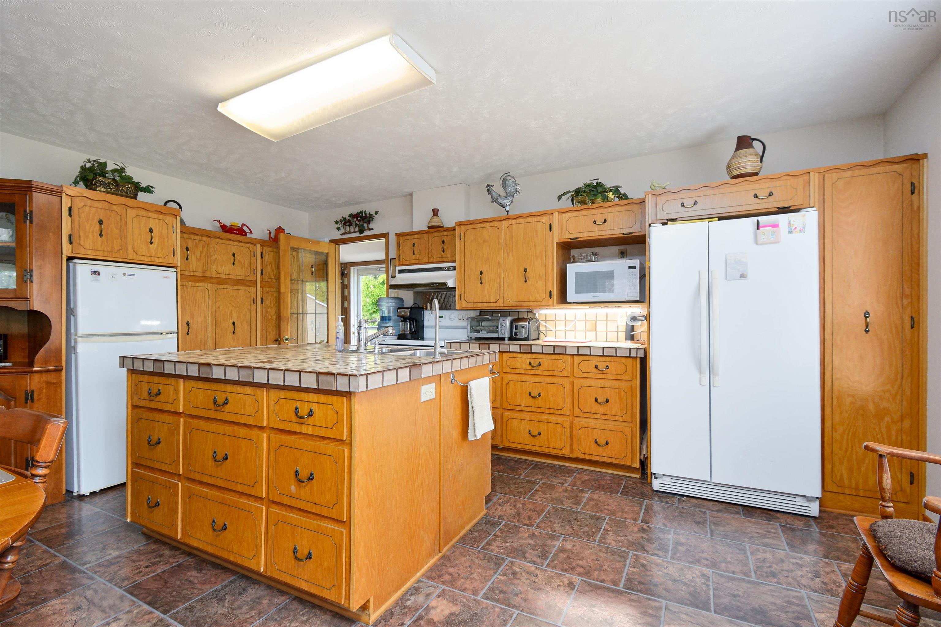 $589,900.00: 100 BARRINGTON LANE, North Side East Bay