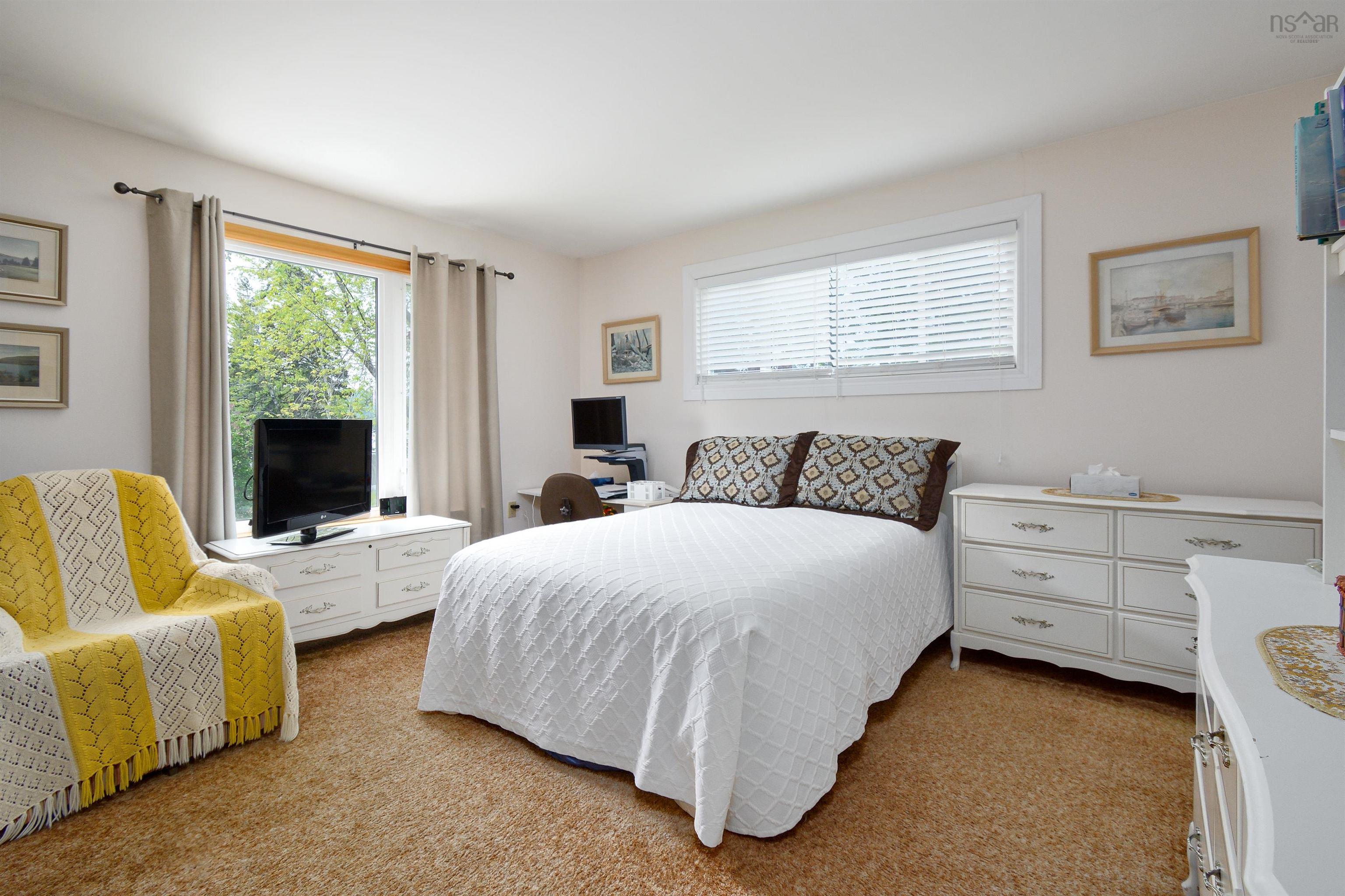 $589,900.00: 100 BARRINGTON LANE, North Side East Bay