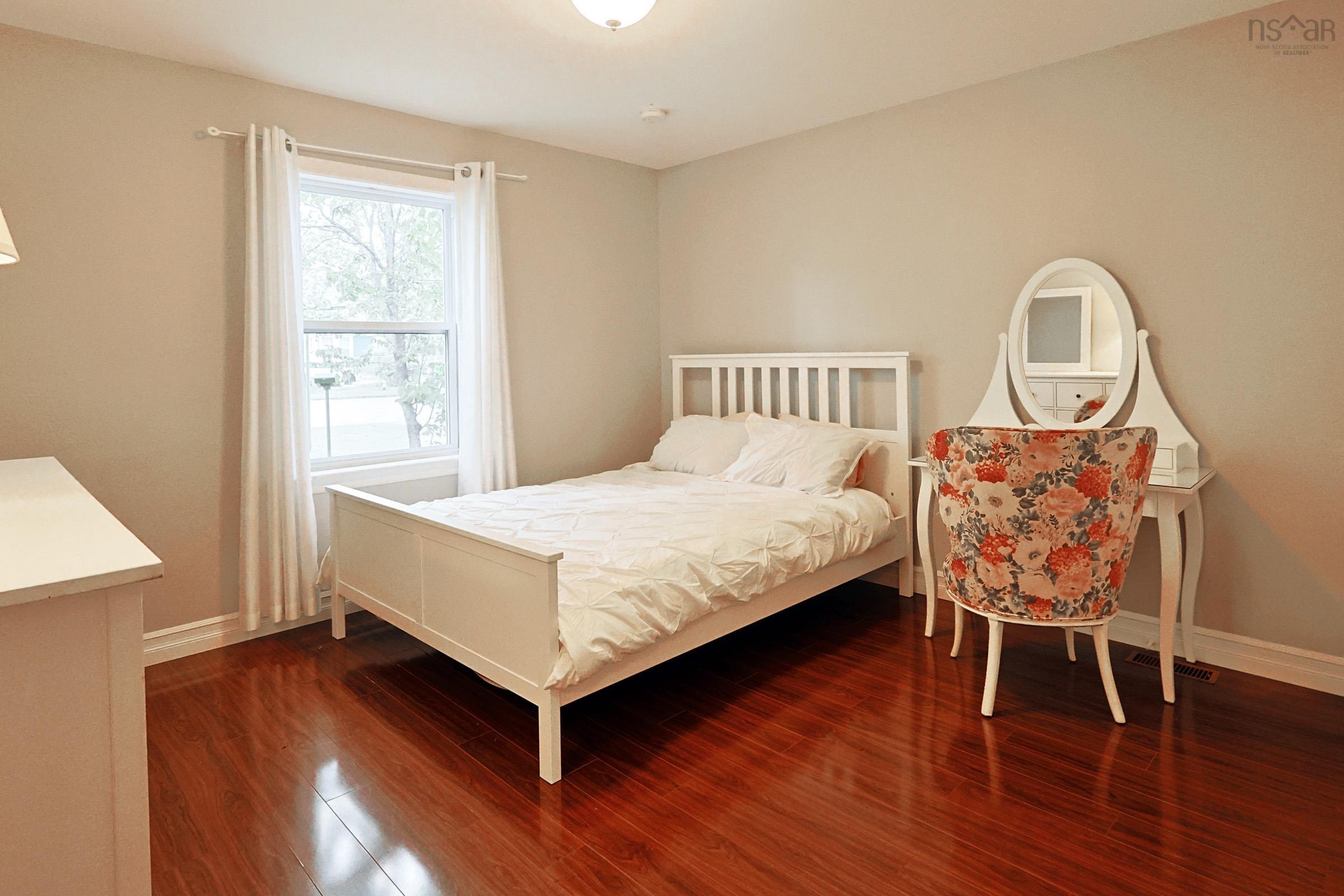 $419,000.00: 10 Spur Street, Mahone Bay