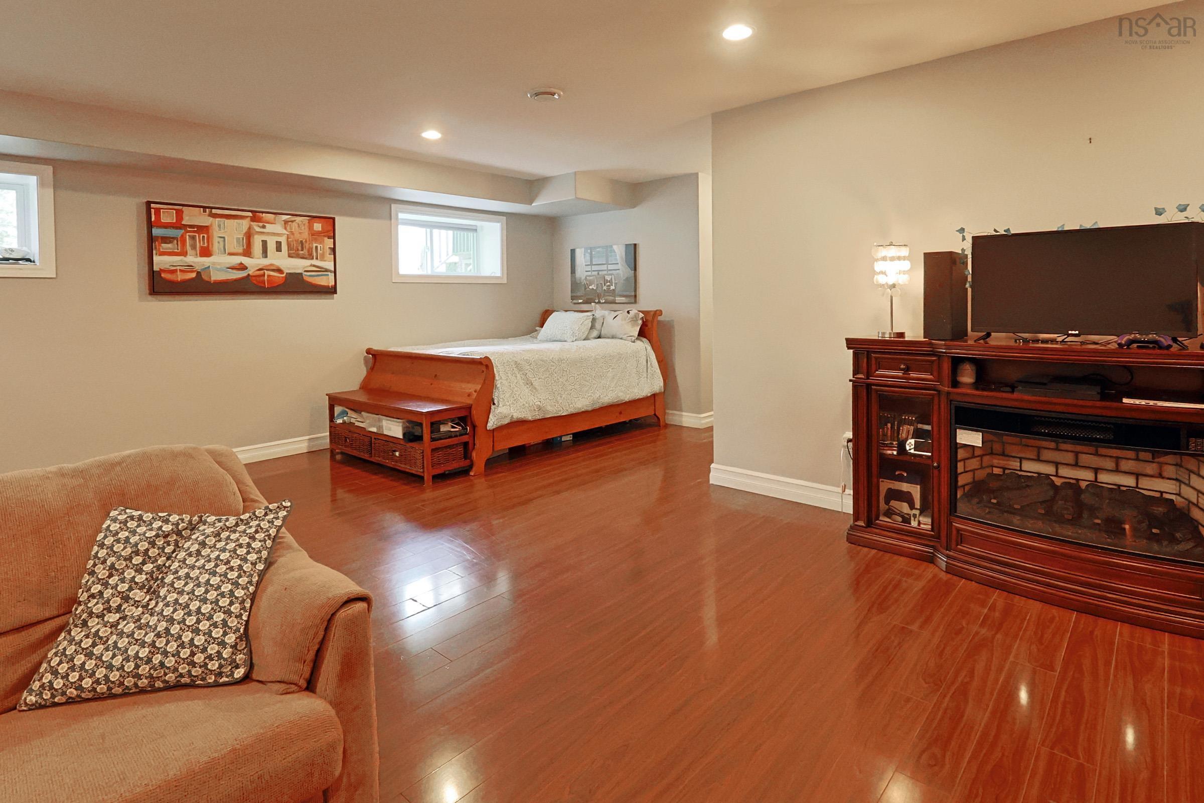 $419,000.00: 10 Spur Street, Mahone Bay