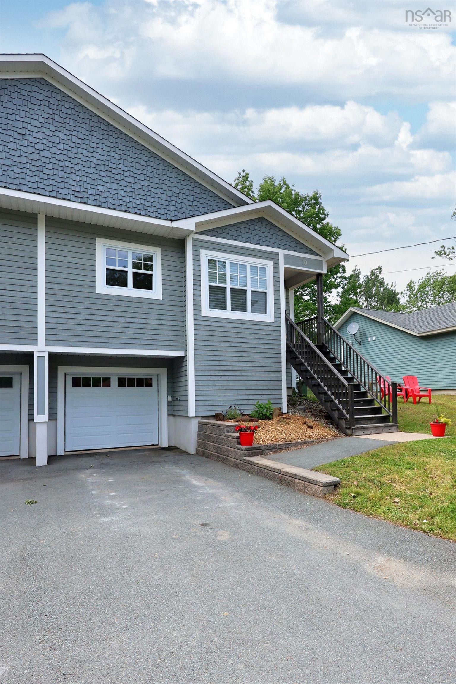 $419,000.00: 10 Spur Street, Mahone Bay