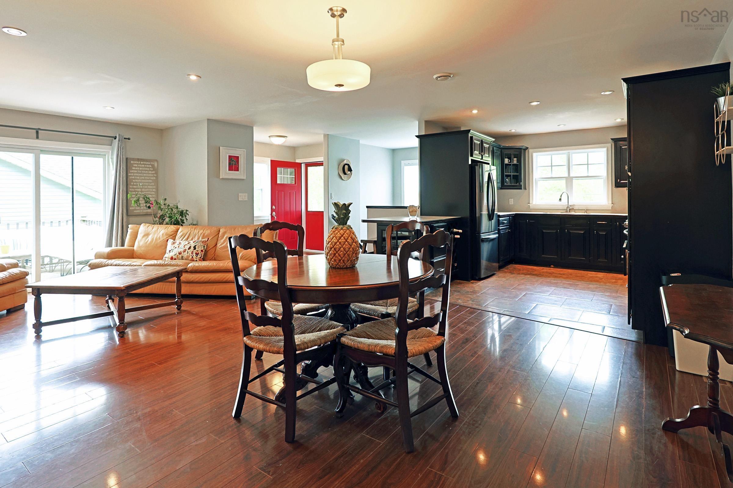 $419,000.00: 10 Spur Street, Mahone Bay