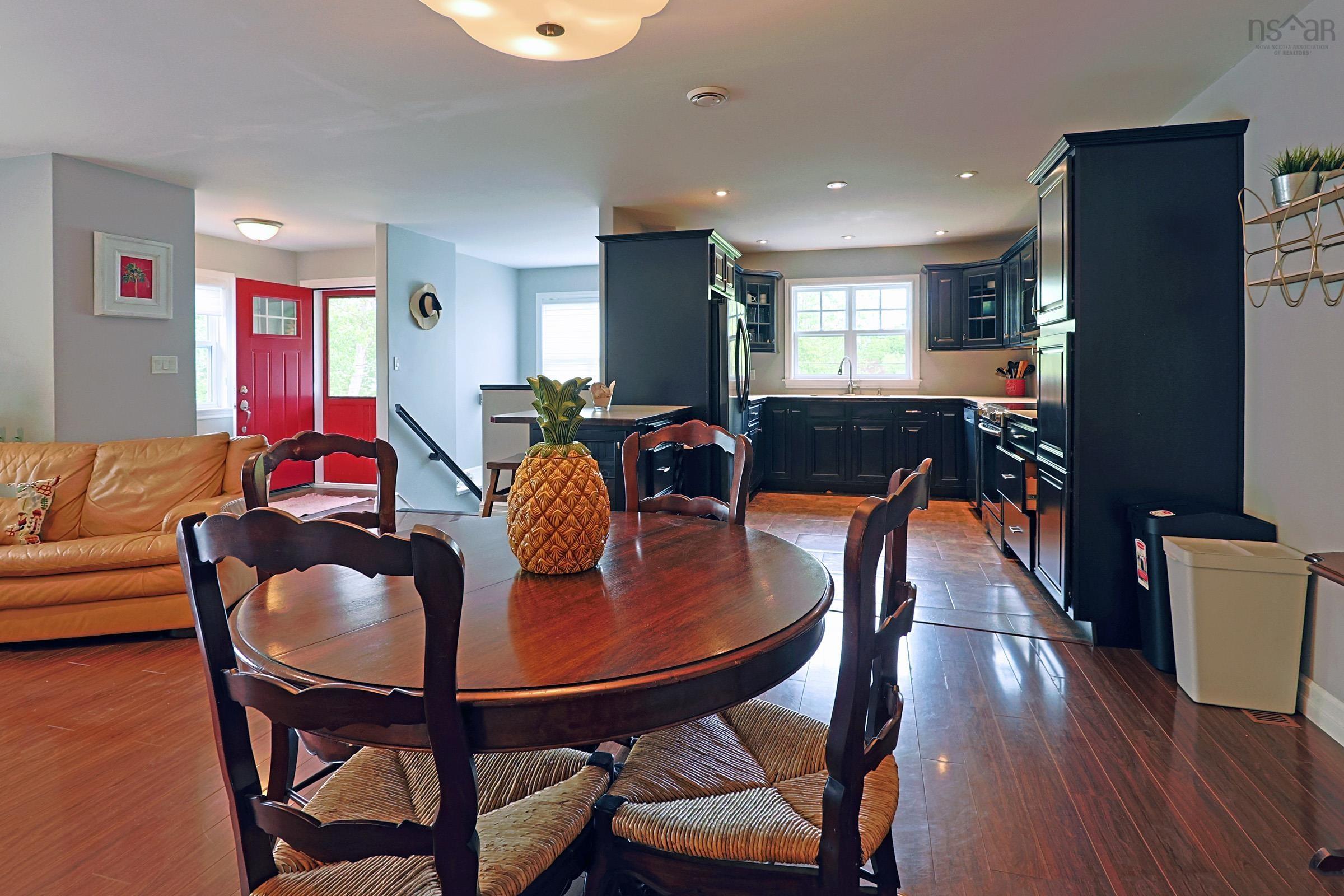 $419,000.00: 10 Spur Street, Mahone Bay