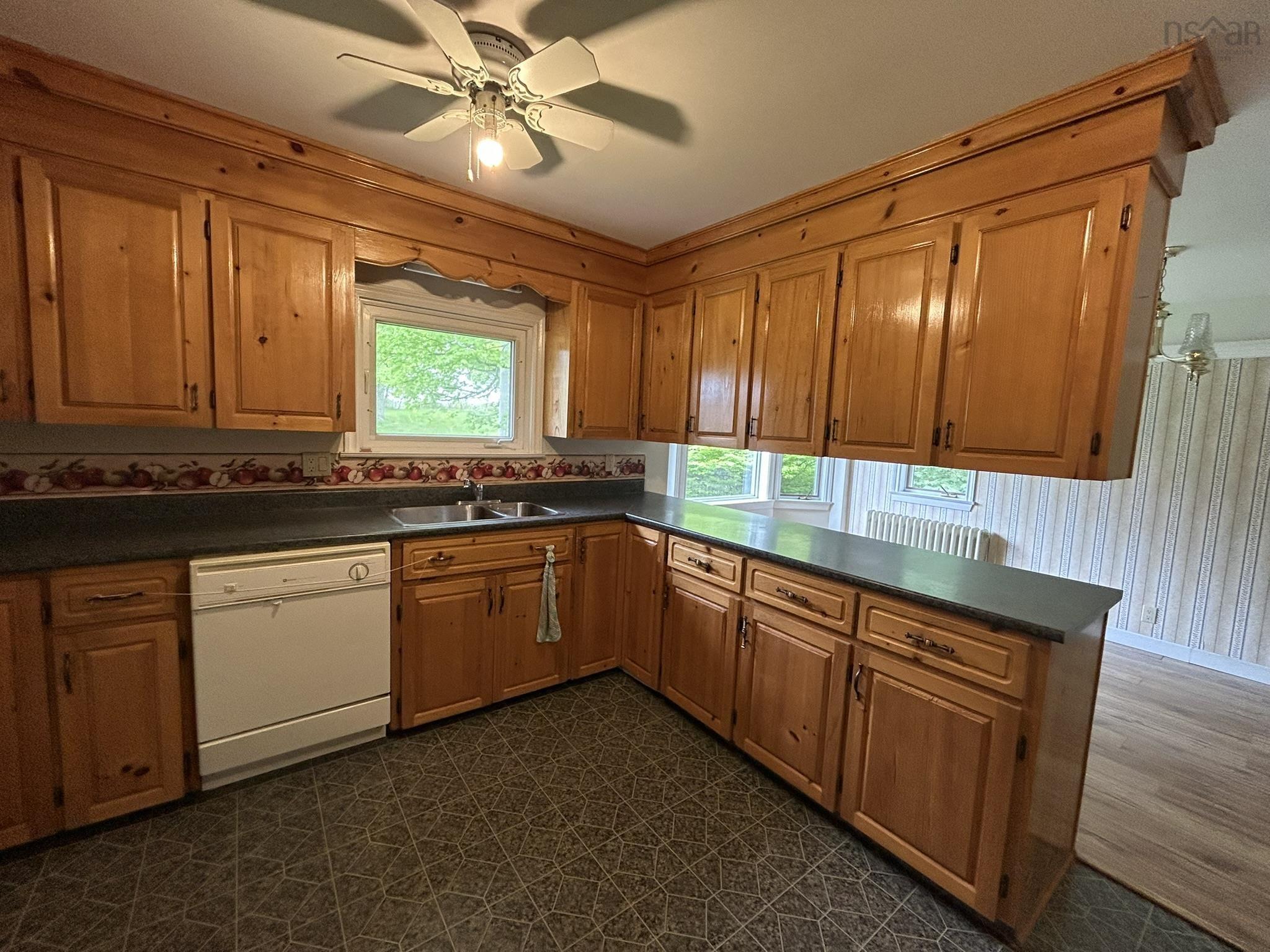 $449,000.00: 165 Avon Street, Hants Border