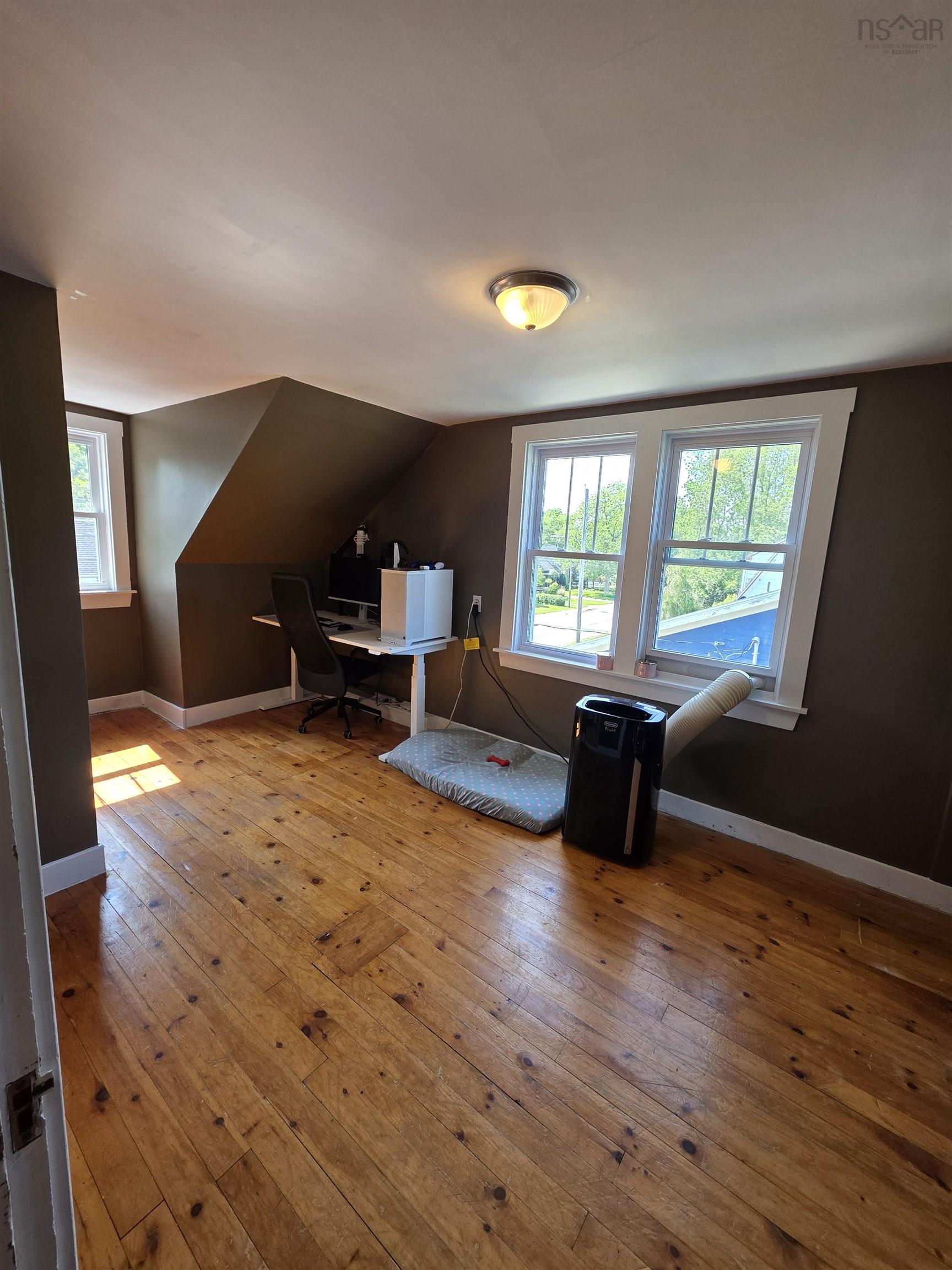 $325,000.00: 198 Mowatt Street, Shelburne