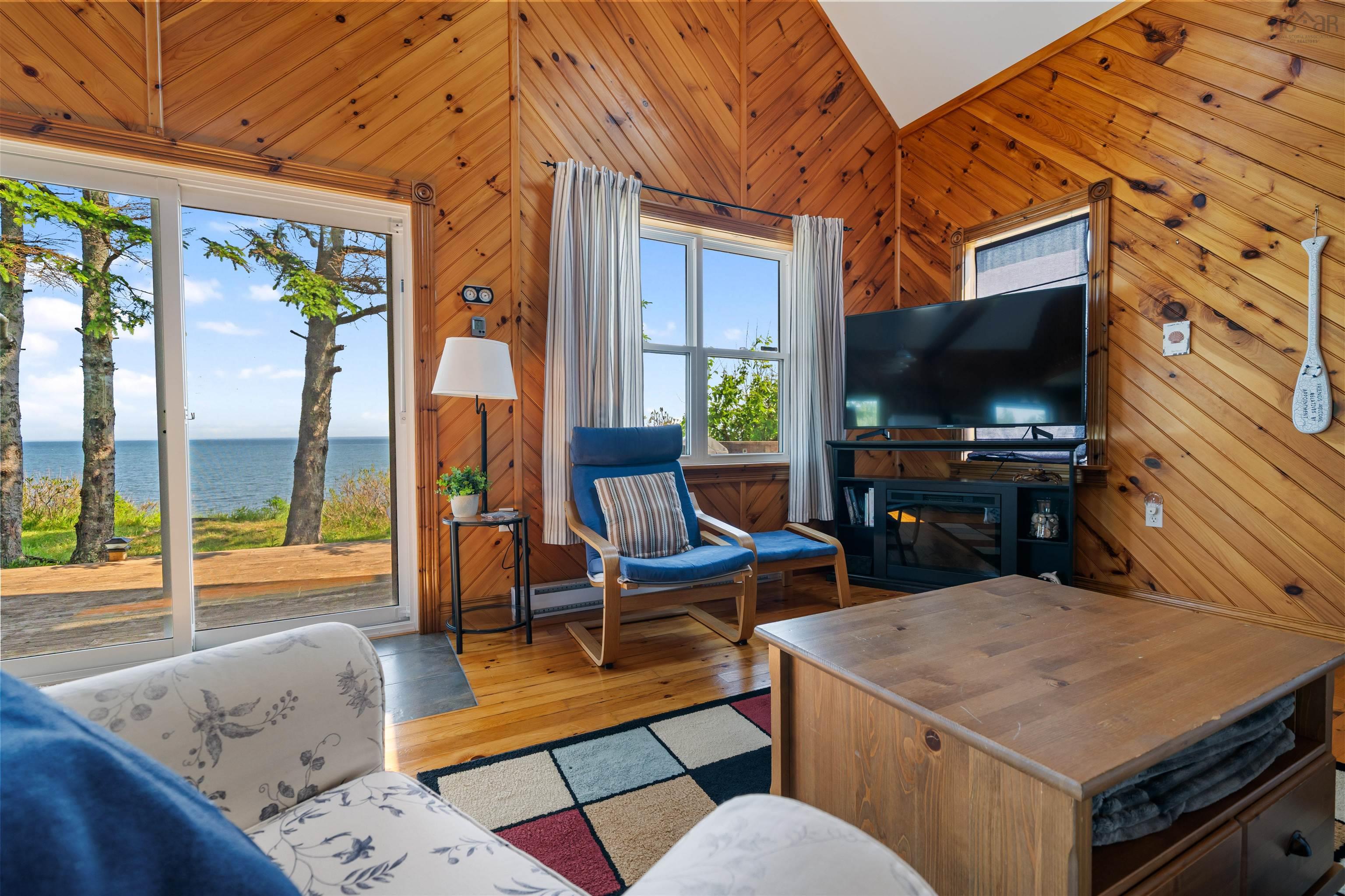 $525,000.00: 523 Caribou Island Road, Caribou Island