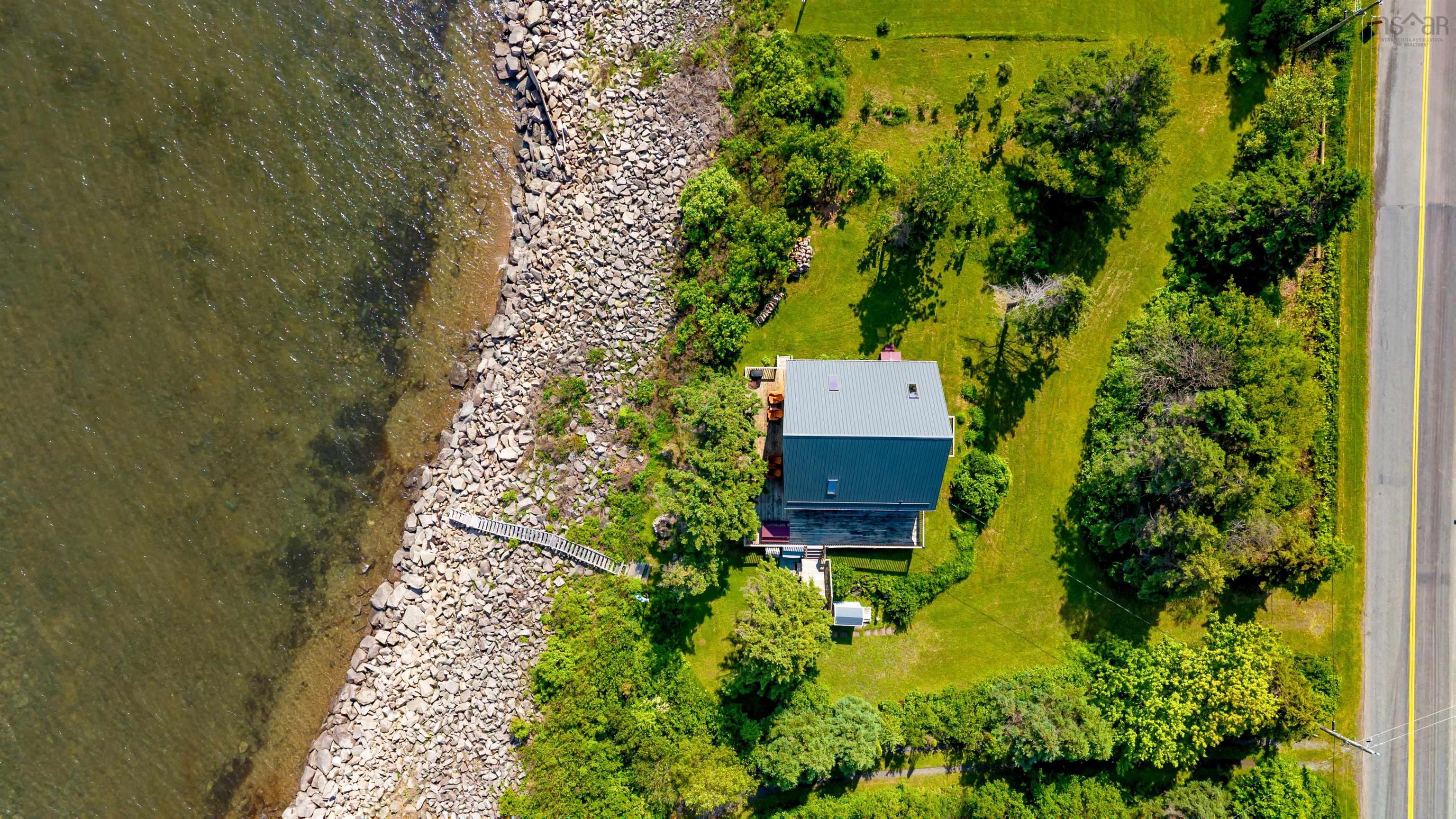 $525,000.00: 523 Caribou Island Road, Caribou Island