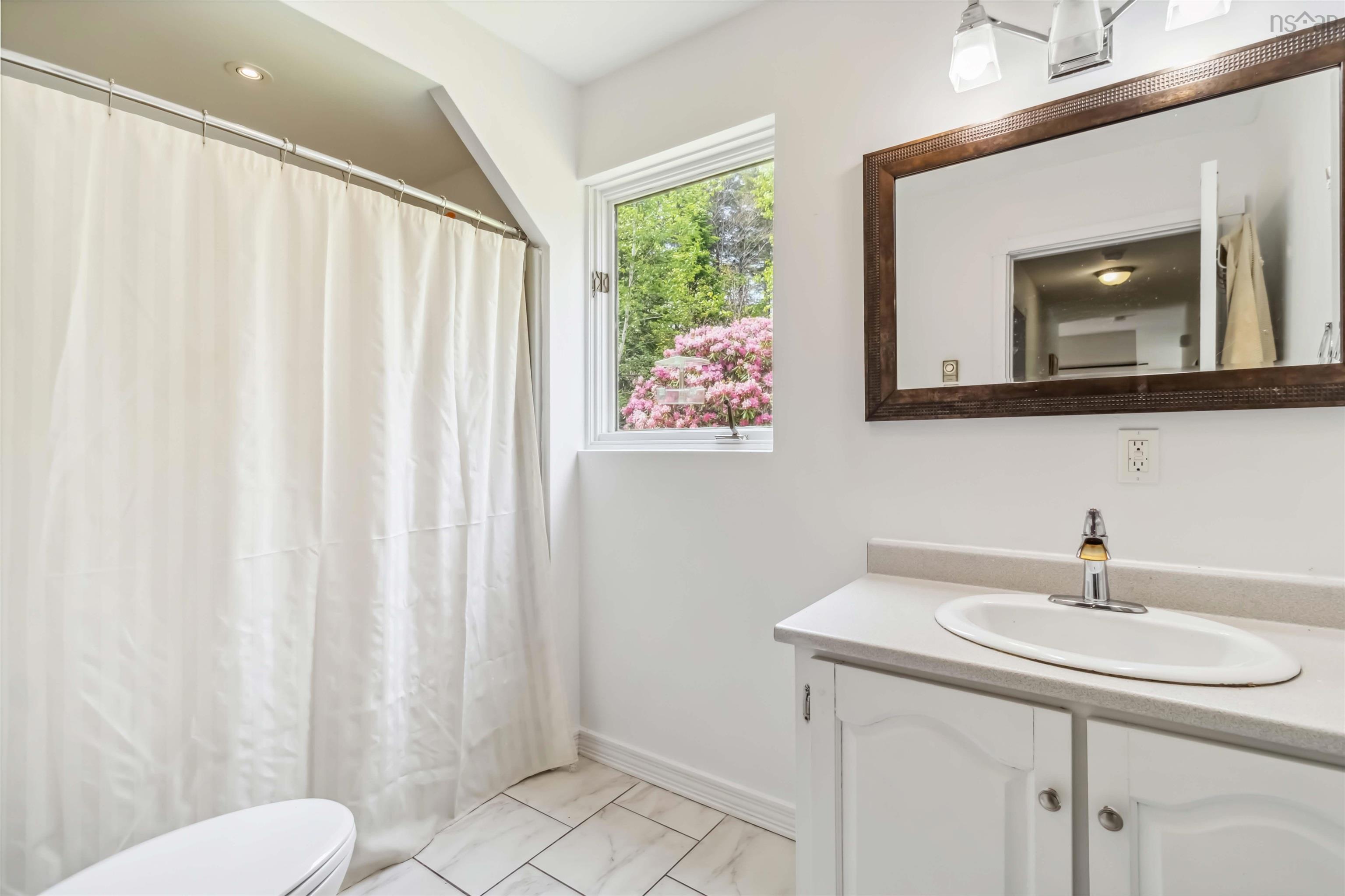 $399,900.00: 16670 103 Highway, Hebbs Cross
