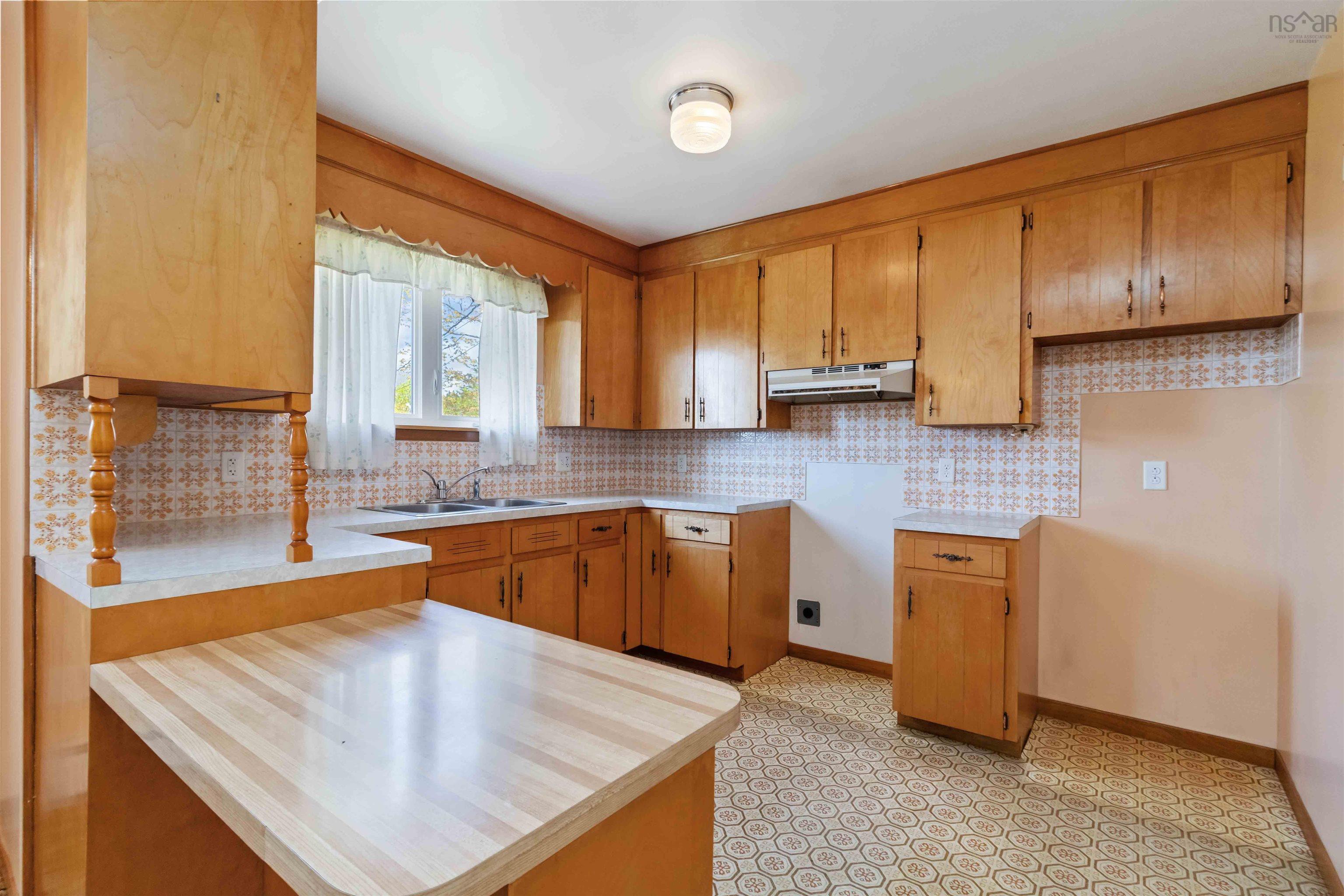 $399,900.00: 11395 Peggys Cove Road, Seabright