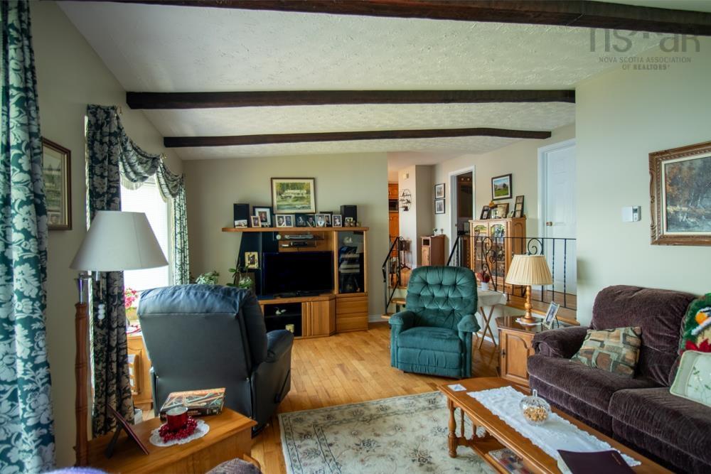 $850,000.00: 32 Memory Lane, Mount Uniacke