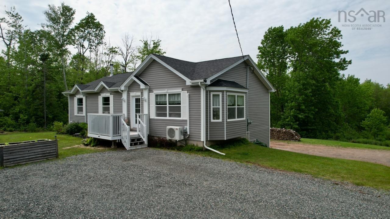 $779,000.00: 10205 204 Highway, South Victoria