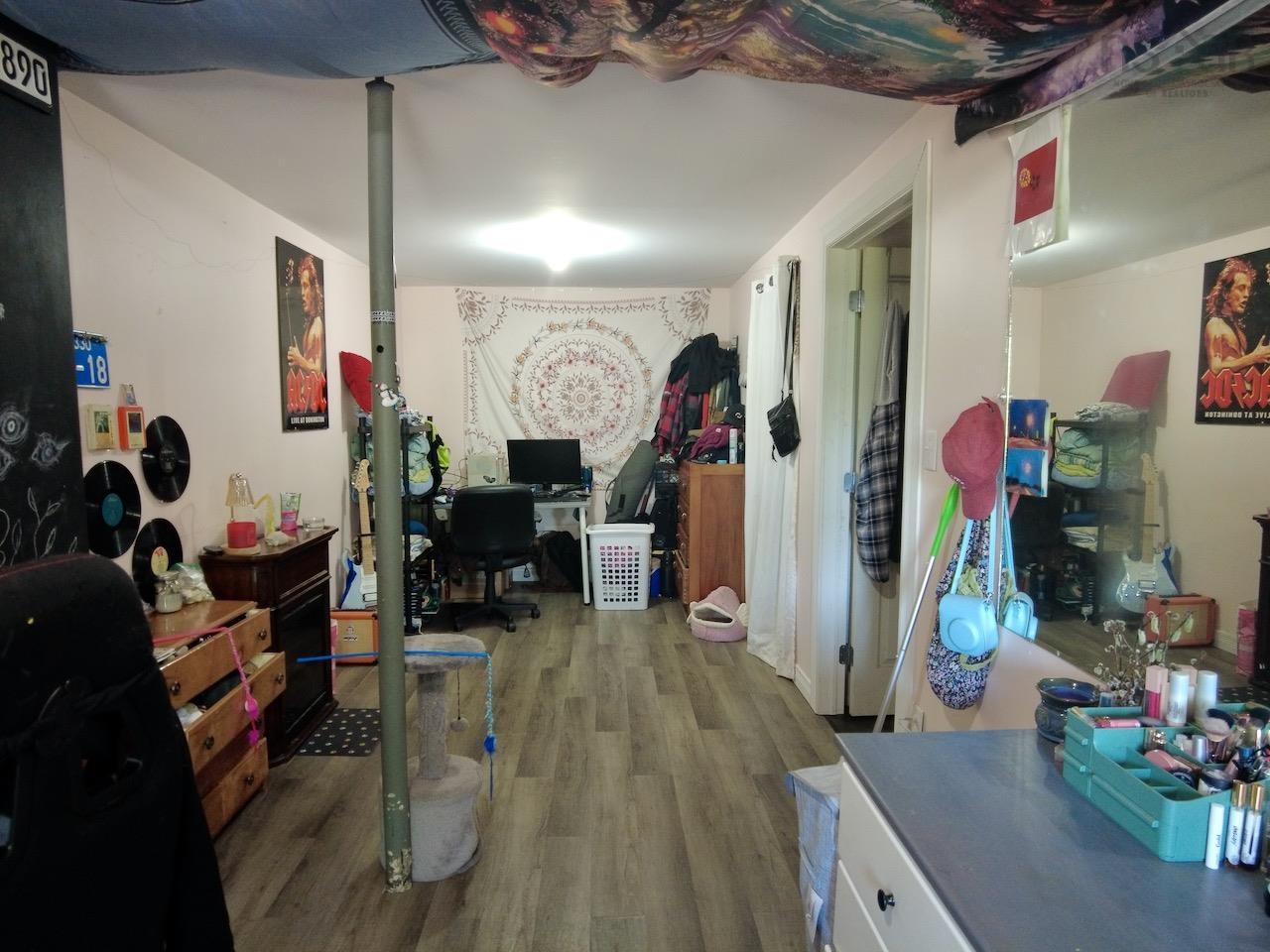 $779,000.00: 10205 204 Highway, South Victoria