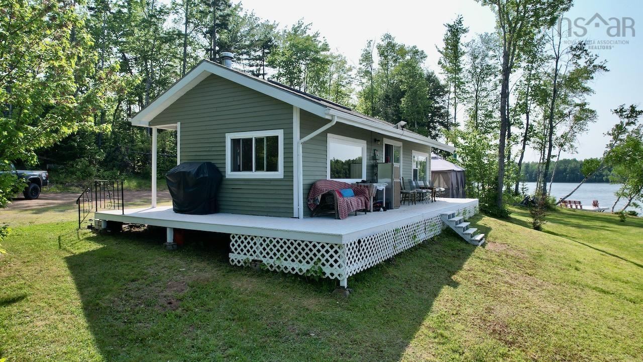 $779,000.00: 10205 204 Highway, South Victoria