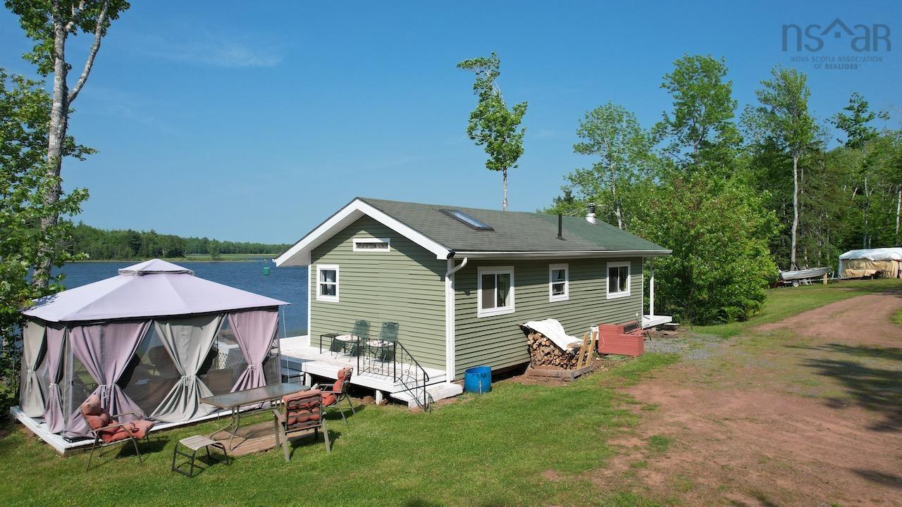 $779,000.00: 10205 204 Highway, South Victoria